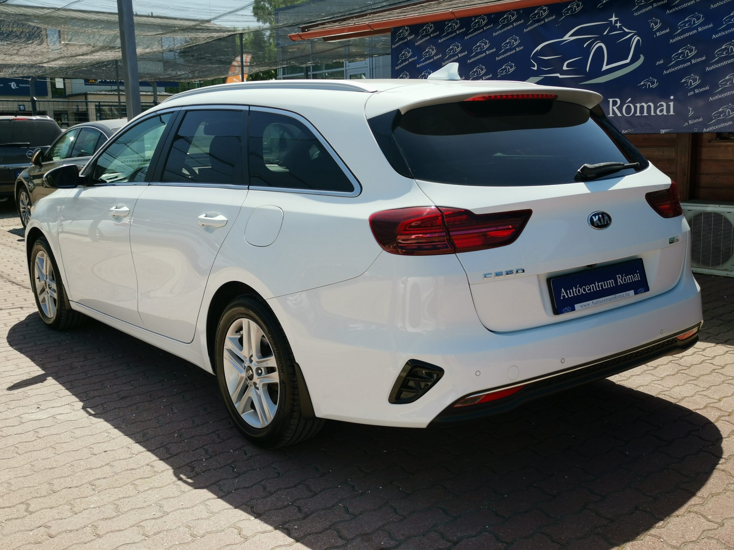 KIA CEE'D Ceed SW 1.0 T-GDI Gold 84.000km! Szervizkönyv! TEMPOMAT. KAMERA. ÜLÉSFŰTÉS. ALUFELNI