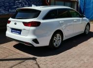 KIA CEE'D Ceed SW 1.0 T-GDI Gold 84.000km! Szervizkönyv! TEMPOMAT. KAMERA. ÜLÉSFŰTÉS. ALUFELNI