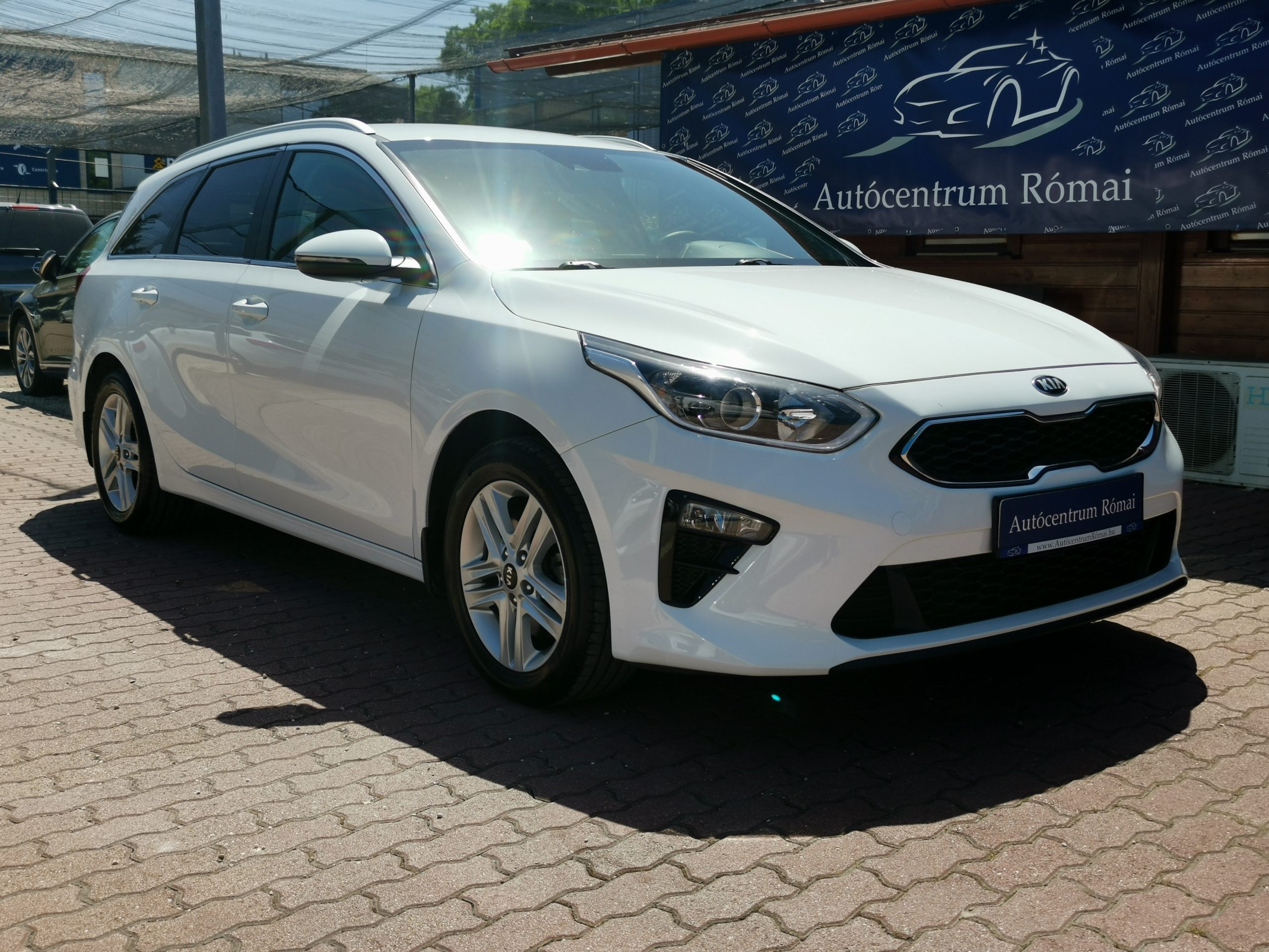 KIA CEE'D Ceed SW 1.0 T-GDI Gold 84.000km! Szervizkönyv! TEMPOMAT. KAMERA. ÜLÉSFŰTÉS. ALUFELNI