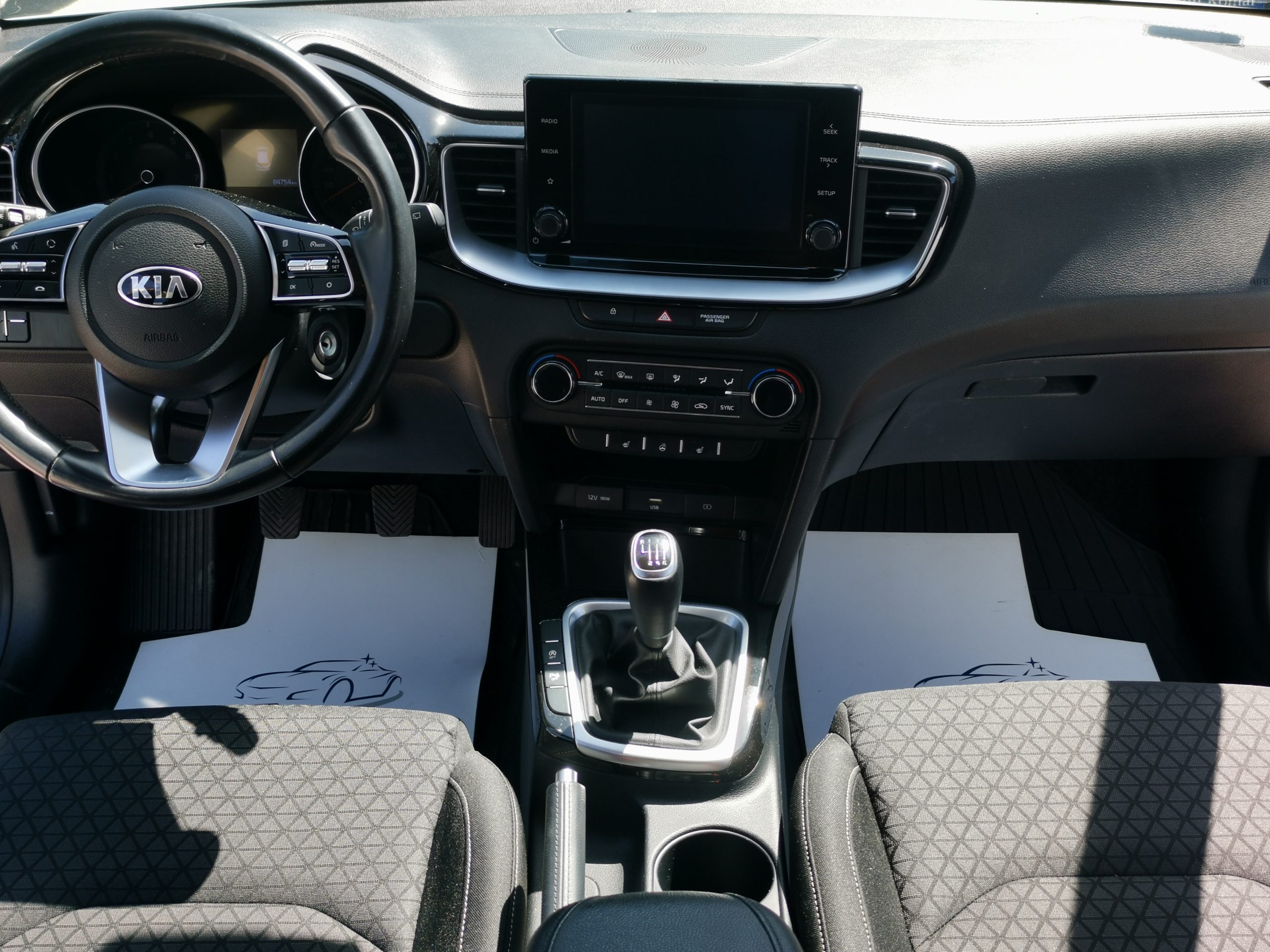 KIA CEE'D Ceed SW 1.0 T-GDI Gold 84.000km! Szervizkönyv! TEMPOMAT. KAMERA. ÜLÉSFŰTÉS. ALUFELNI