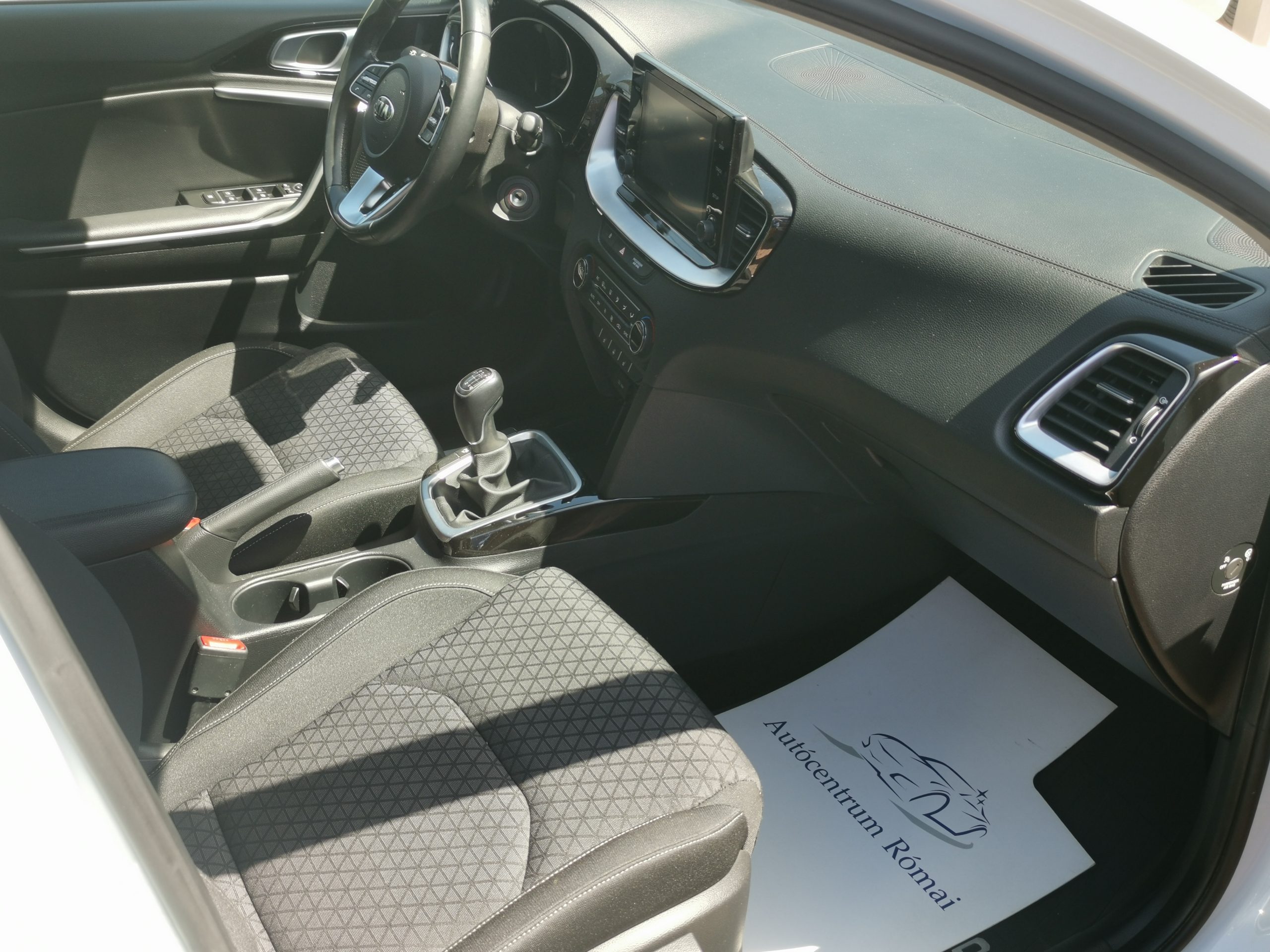 KIA CEE'D Ceed SW 1.0 T-GDI Gold 84.000km! Szervizkönyv! TEMPOMAT. KAMERA. ÜLÉSFŰTÉS. ALUFELNI