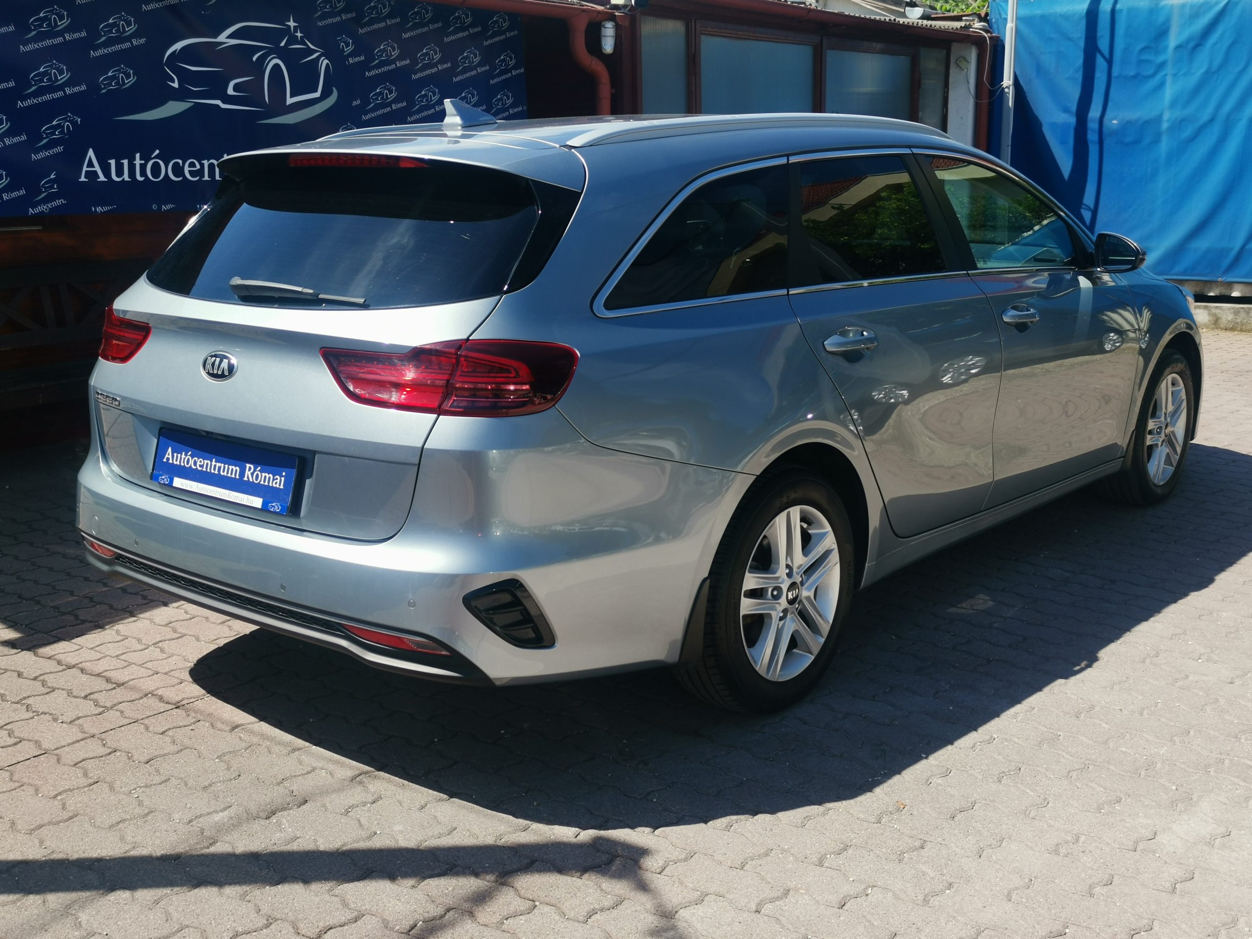 KIA CEE'D Ceed SW 1.6 CRDi HP Gold MO.-i. 1. Tulaj. Szervizkönyv! ÁFÁ-S! TEMPOMAT. KAMERA. ÜLÉSFŰTÉS