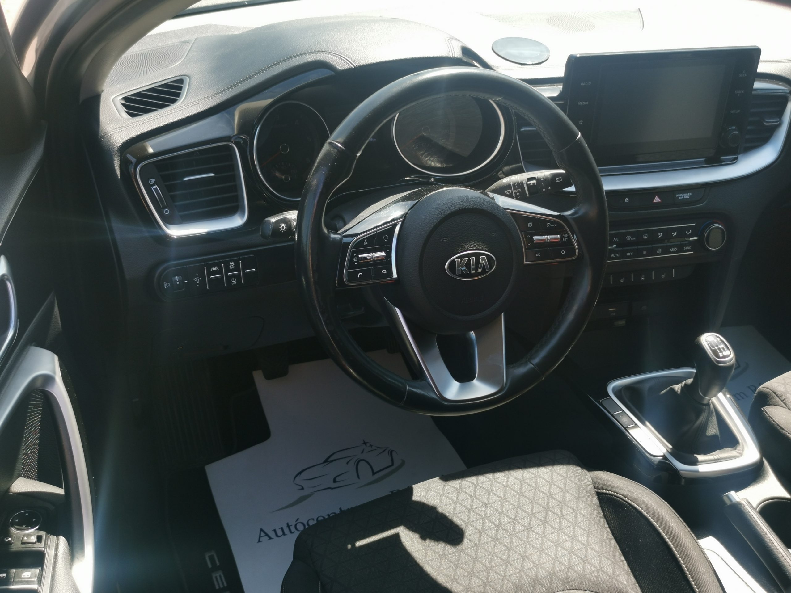 KIA CEE'D Ceed SW 1.6 CRDi HP Gold MO.-i. 1. Tulaj. Szervizkönyv! ÁFÁ-S! TEMPOMAT. KAMERA. ÜLÉSFŰTÉS