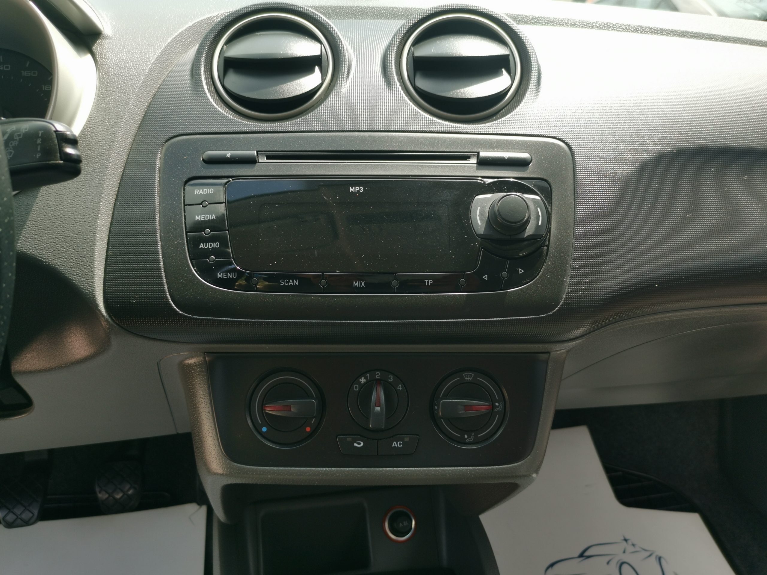 SEAT IBIZA 1.4 16V Style Szervizkönyv! KLÍMA. ALUFELNI. KÖDLÁMPA. ELEKTROMOS ABLAK