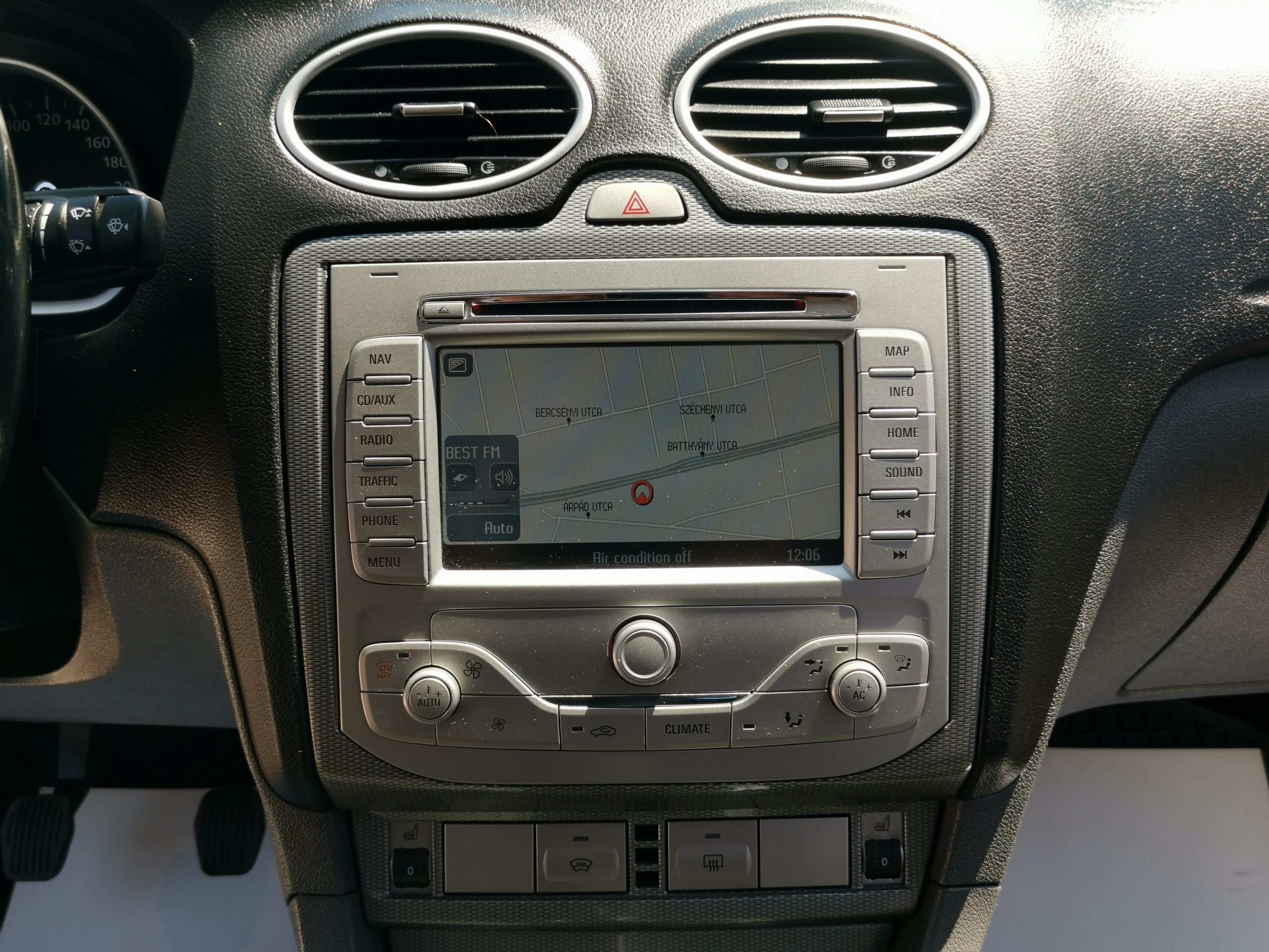 FORD FOCUS 1.6 Titanium Kombi. 134.000km! 2. Tulaj. DIGIT KLÍMA. NAVIGÁCIÓ. TEMPOMAT. ALUFELNI