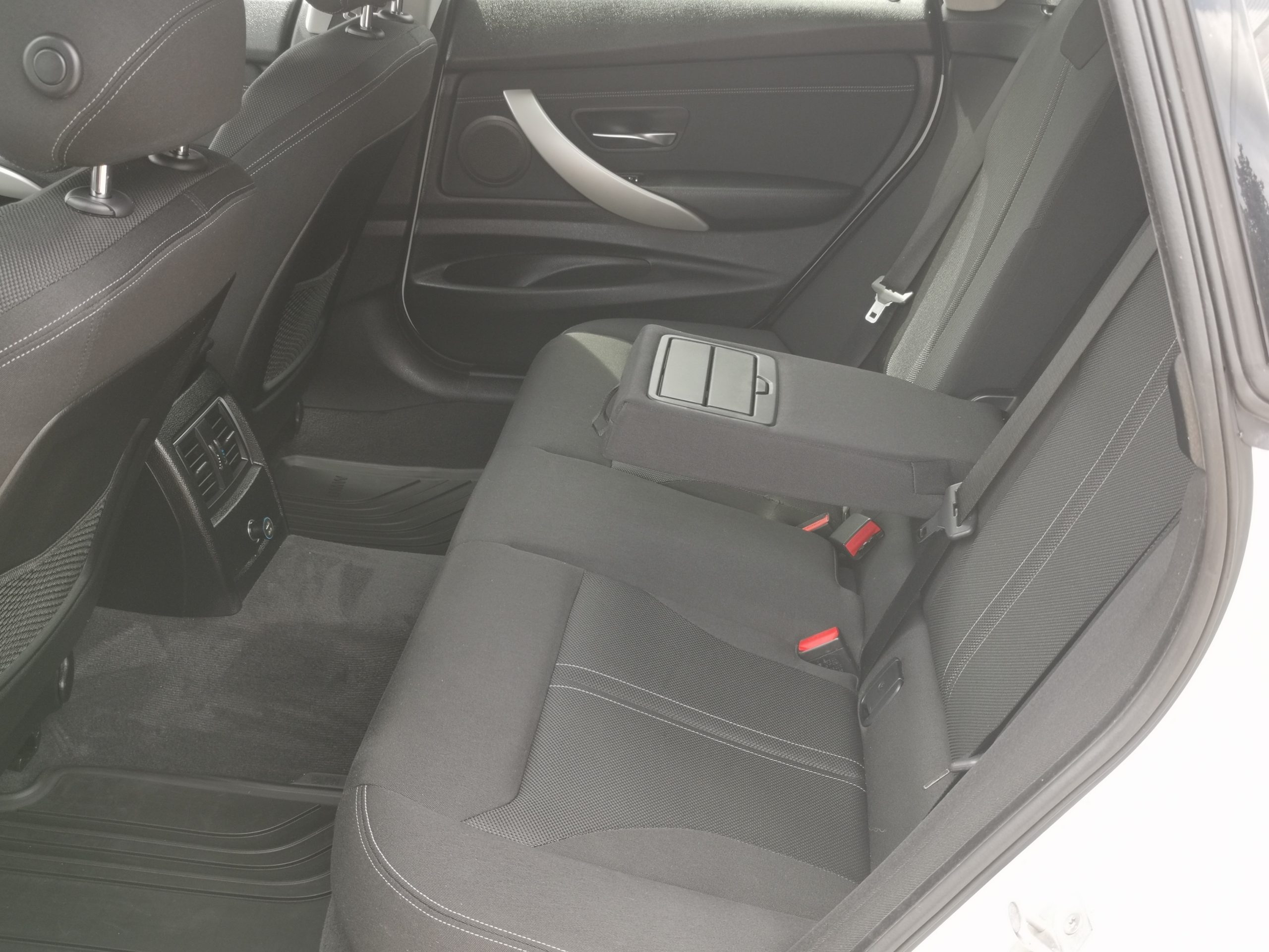 BMW 320 GRAN TURISMO MO.-i. 1. Tulaj. TEMPOMAT. NAVIGÁCIÓ. ÜLÉSFŰTÉS. LED. ALUFELNI