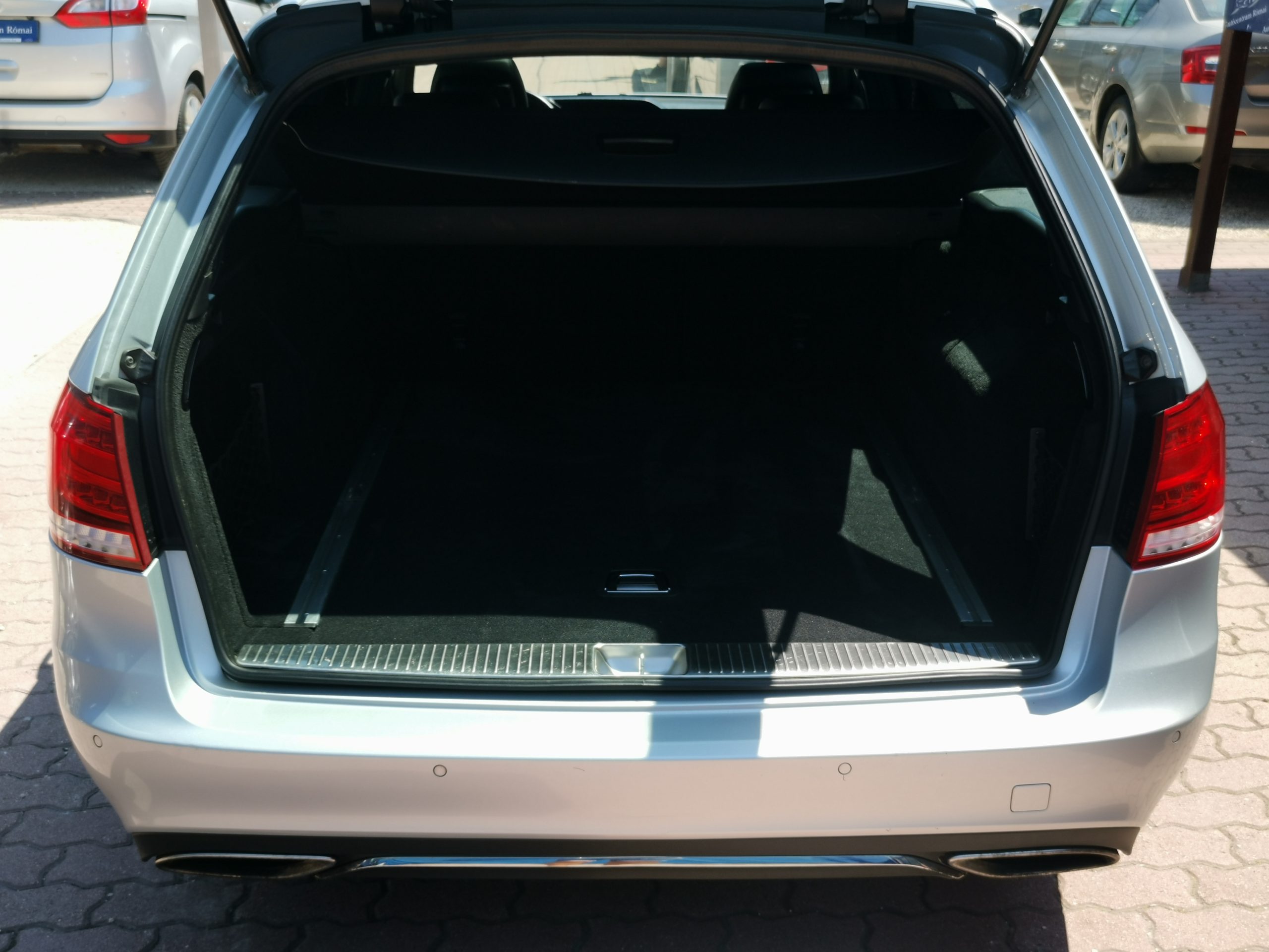 MERCEDES-BENZ E 220 CDI T Avantgarde (Automata) NAPFÉNYTETŐ. BŐRBELSŐ. LED FÉNYSZÓRÓ. TEMPOMAT