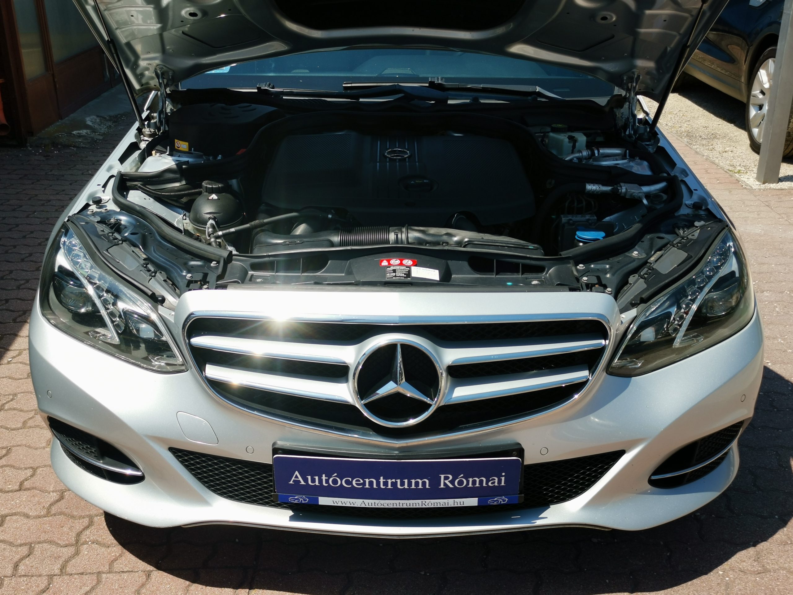 MERCEDES-BENZ E 220 CDI T Avantgarde (Automata) NAPFÉNYTETŐ. BŐRBELSŐ. LED FÉNYSZÓRÓ. TEMPOMAT