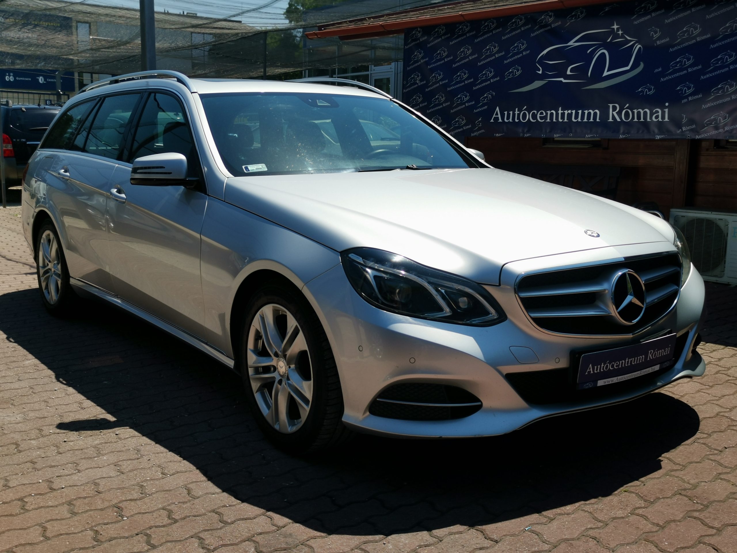 MERCEDES-BENZ E 220 CDI T Avantgarde (Automata) NAPFÉNYTETŐ. BŐRBELSŐ. LED FÉNYSZÓRÓ. TEMPOMAT