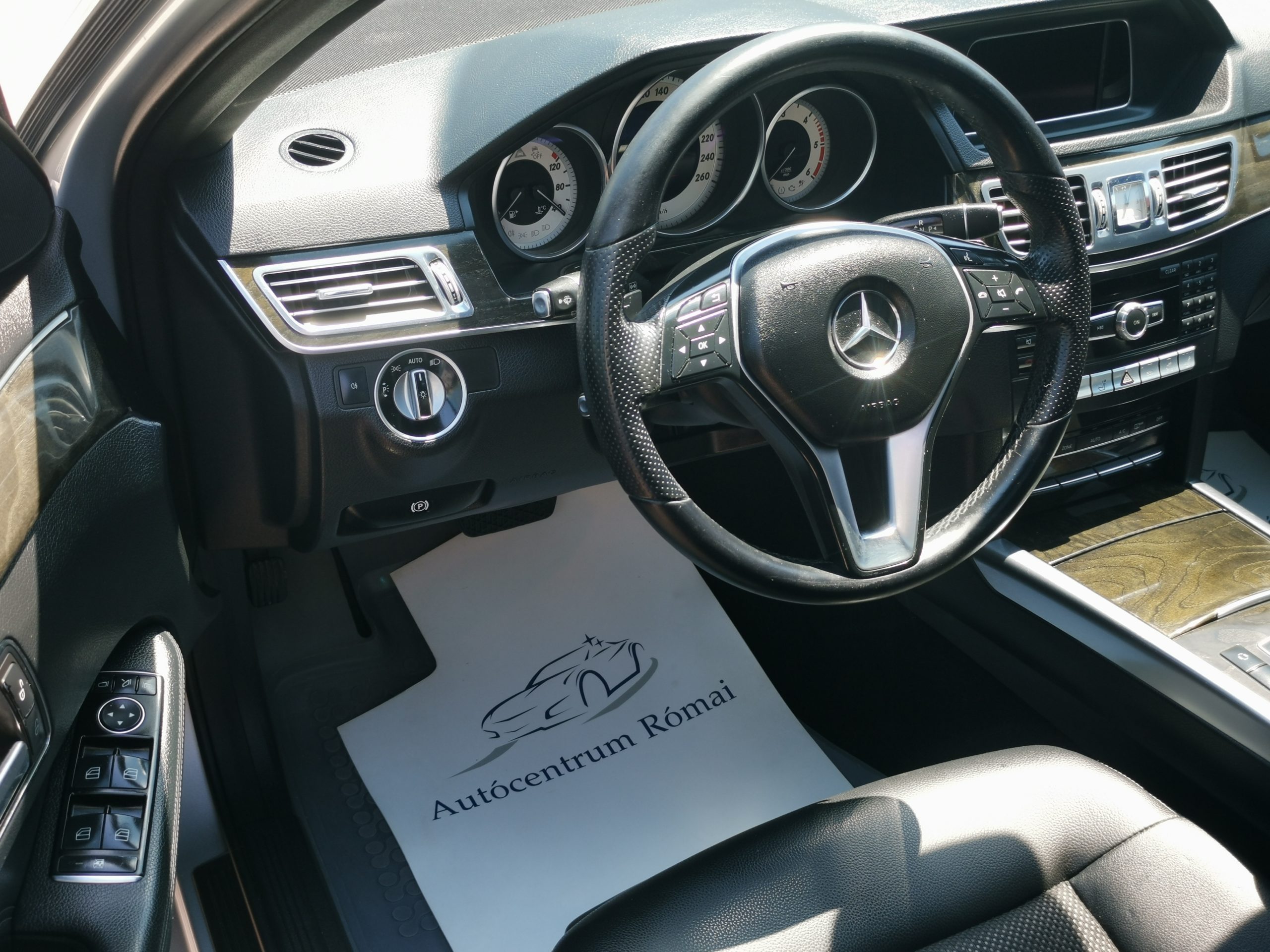 MERCEDES-BENZ E 220 CDI T Avantgarde (Automata) NAPFÉNYTETŐ. BŐRBELSŐ. LED FÉNYSZÓRÓ. TEMPOMAT