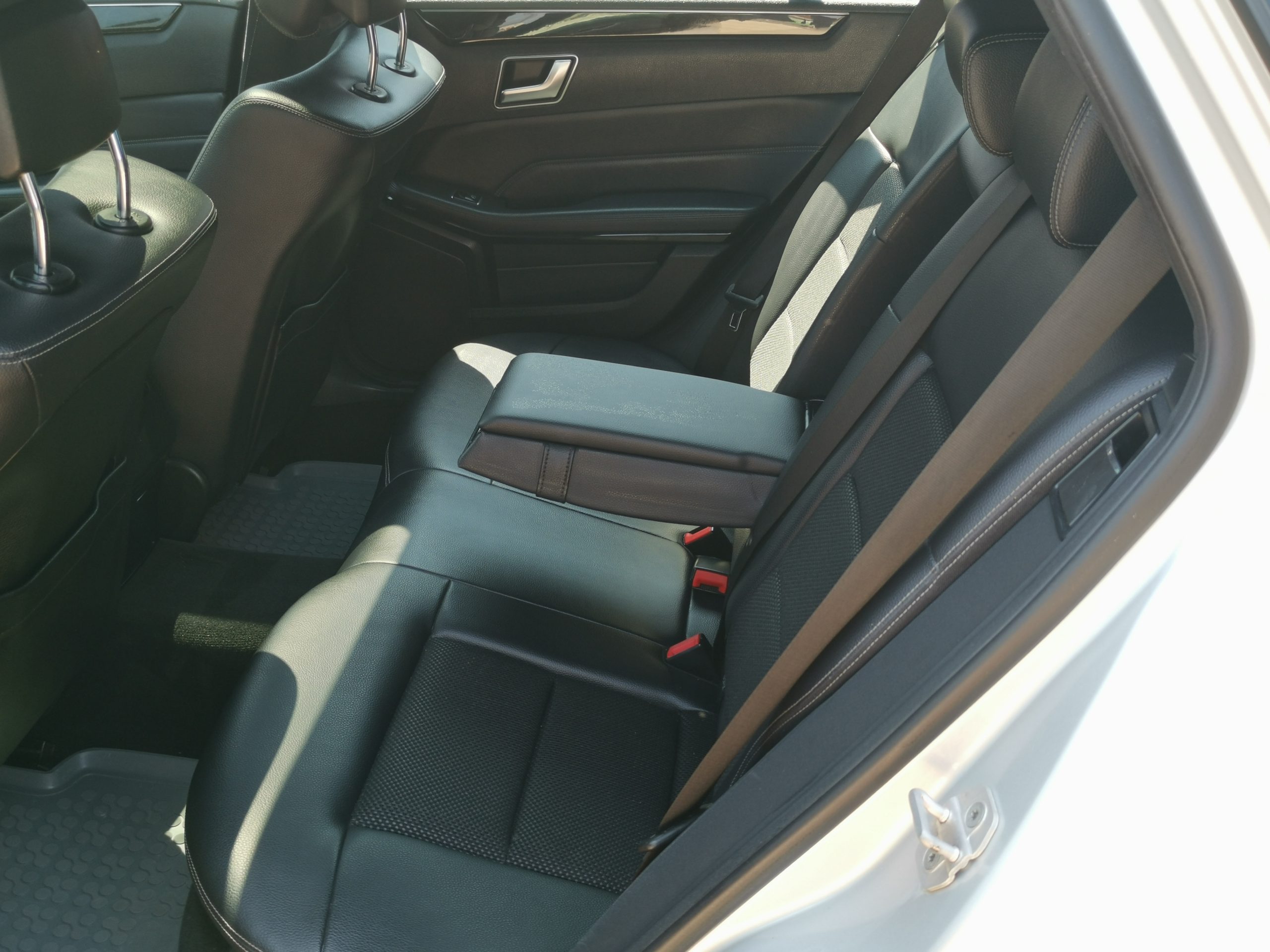 MERCEDES-BENZ E 220 CDI T Avantgarde (Automata) NAPFÉNYTETŐ. BŐRBELSŐ. LED FÉNYSZÓRÓ. TEMPOMAT