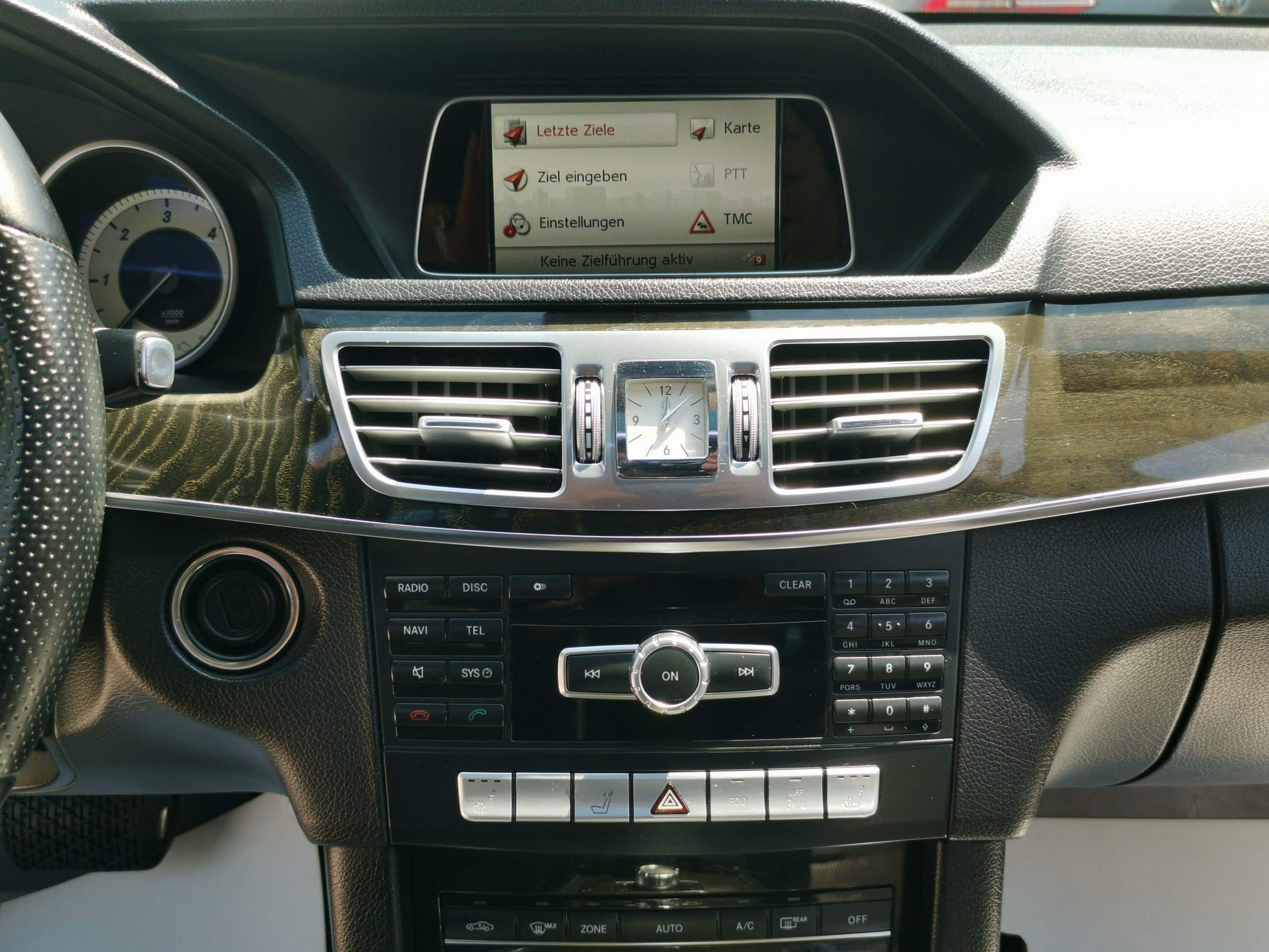 MERCEDES-BENZ E 220 CDI T Avantgarde (Automata) NAPFÉNYTETŐ. BŐRBELSŐ. LED FÉNYSZÓRÓ. TEMPOMAT