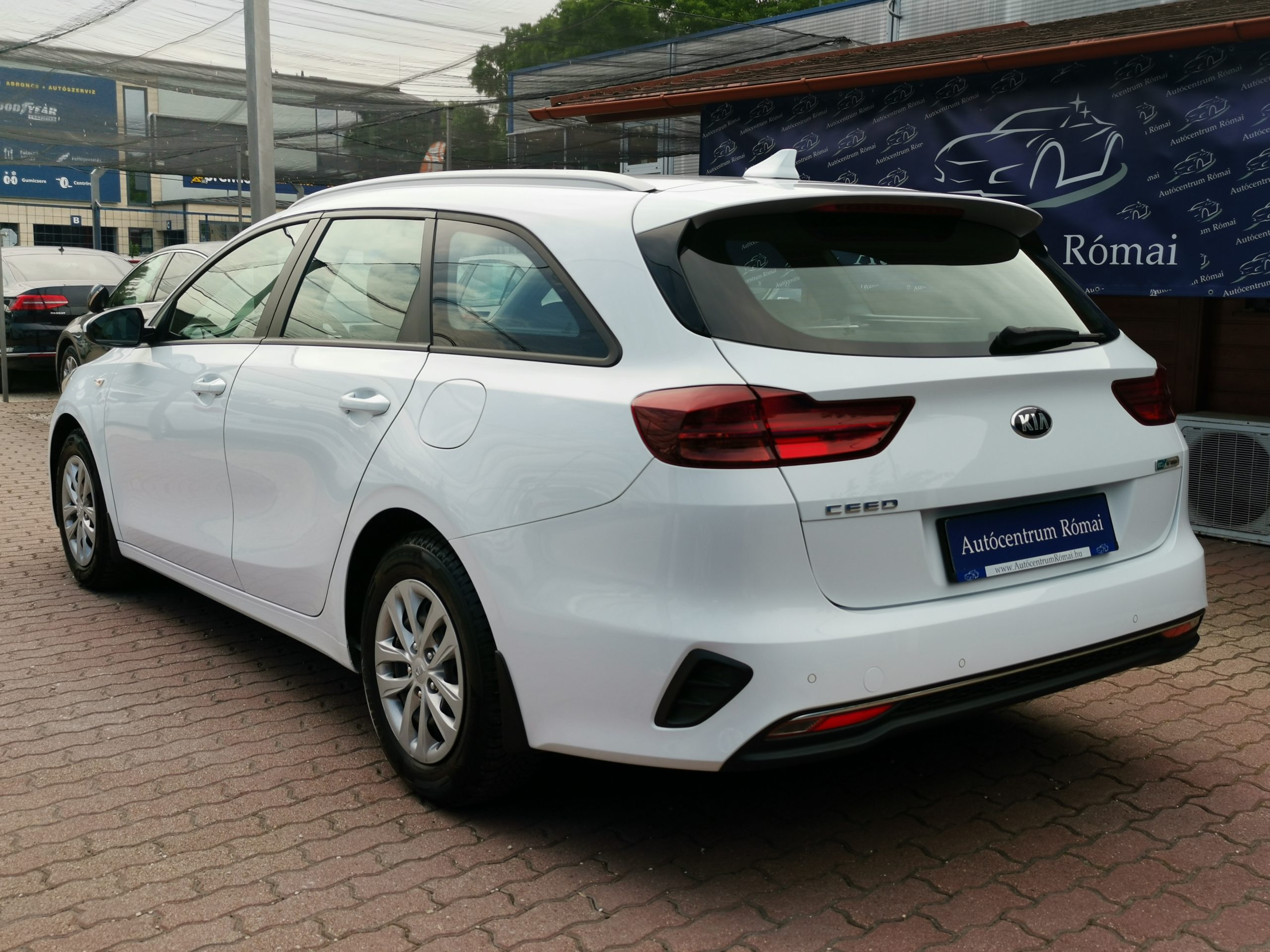 KIA CEE'D Ceed SW 1.6 CRDi HP Hybrid Bronze MO.-i. 1. Tulaj. ÁFÁ-s! KLÍMA. TEMPOMAT. ÜLÉSFŰTÉS. KORMÁNYFŰTÉS