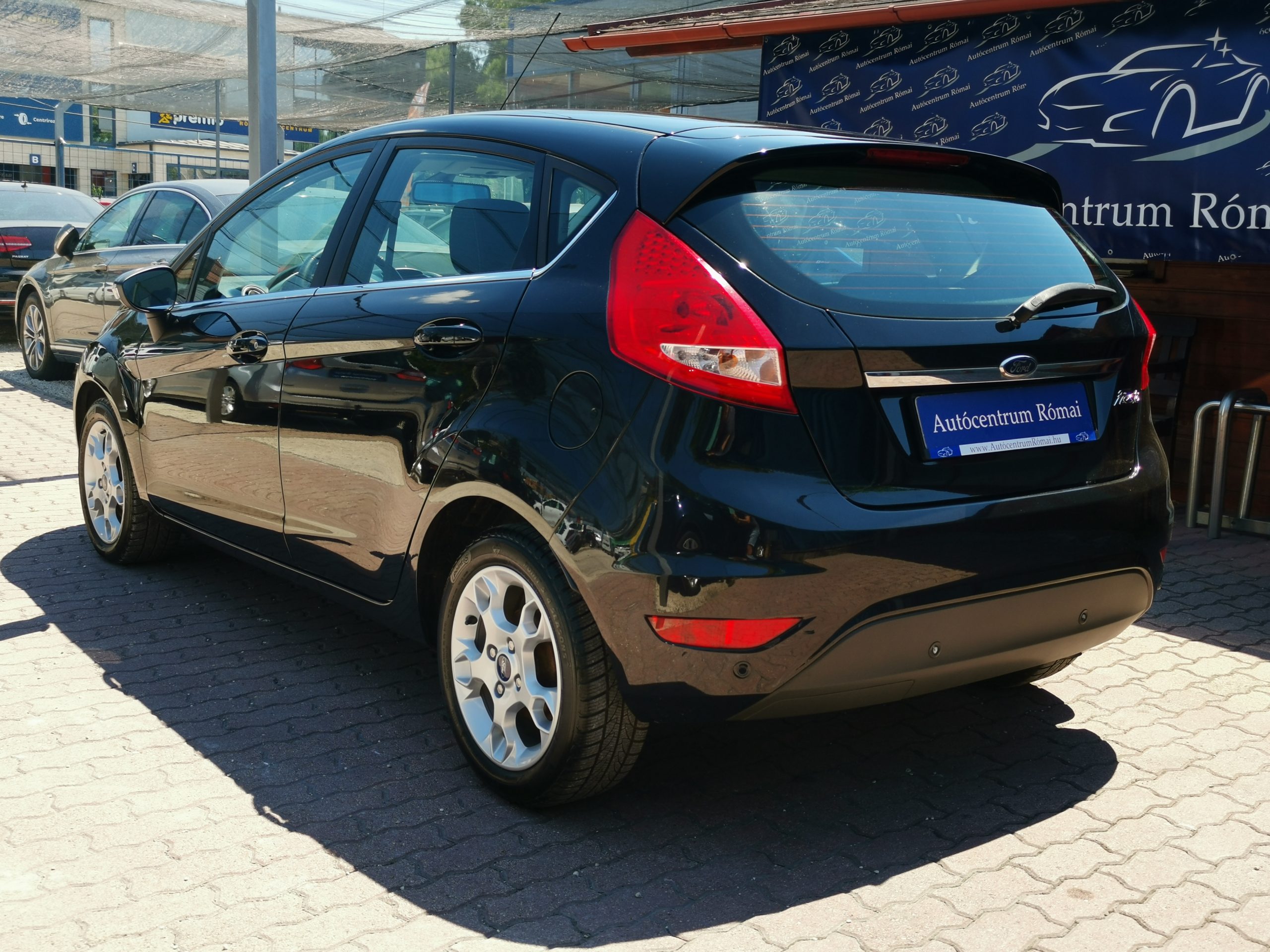 FORD FIESTA 1.25 Titanium 122.000km! Szervizkönyv! DIGIT KLÍMA. PARKRADAR. ÜLÉSFŰTÉS