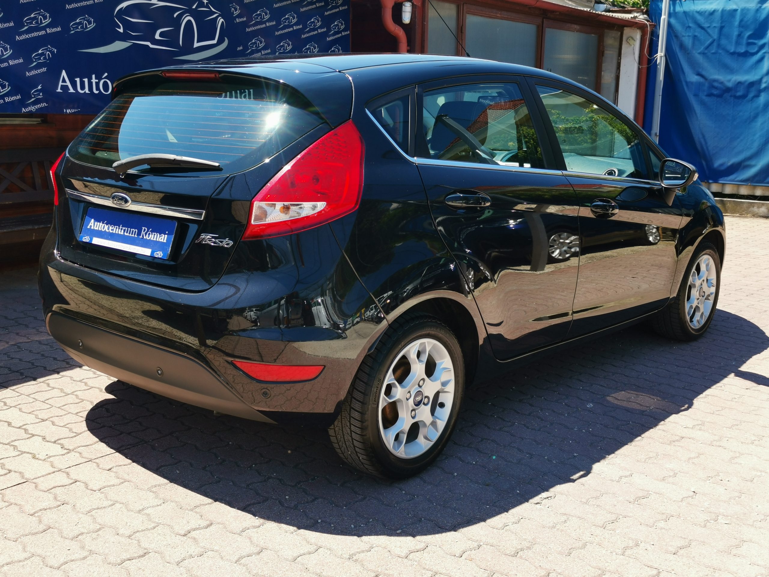 FORD FIESTA 1.25 Titanium 122.000km! Szervizkönyv! DIGIT KLÍMA. PARKRADAR. ÜLÉSFŰTÉS