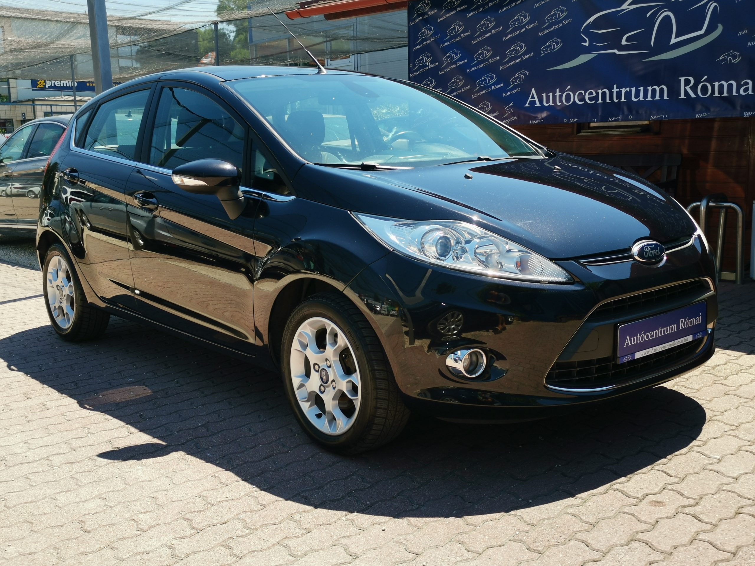 FORD FIESTA 1.25 Titanium 122.000km! Szervizkönyv! DIGIT KLÍMA. PARKRADAR. ÜLÉSFŰTÉS