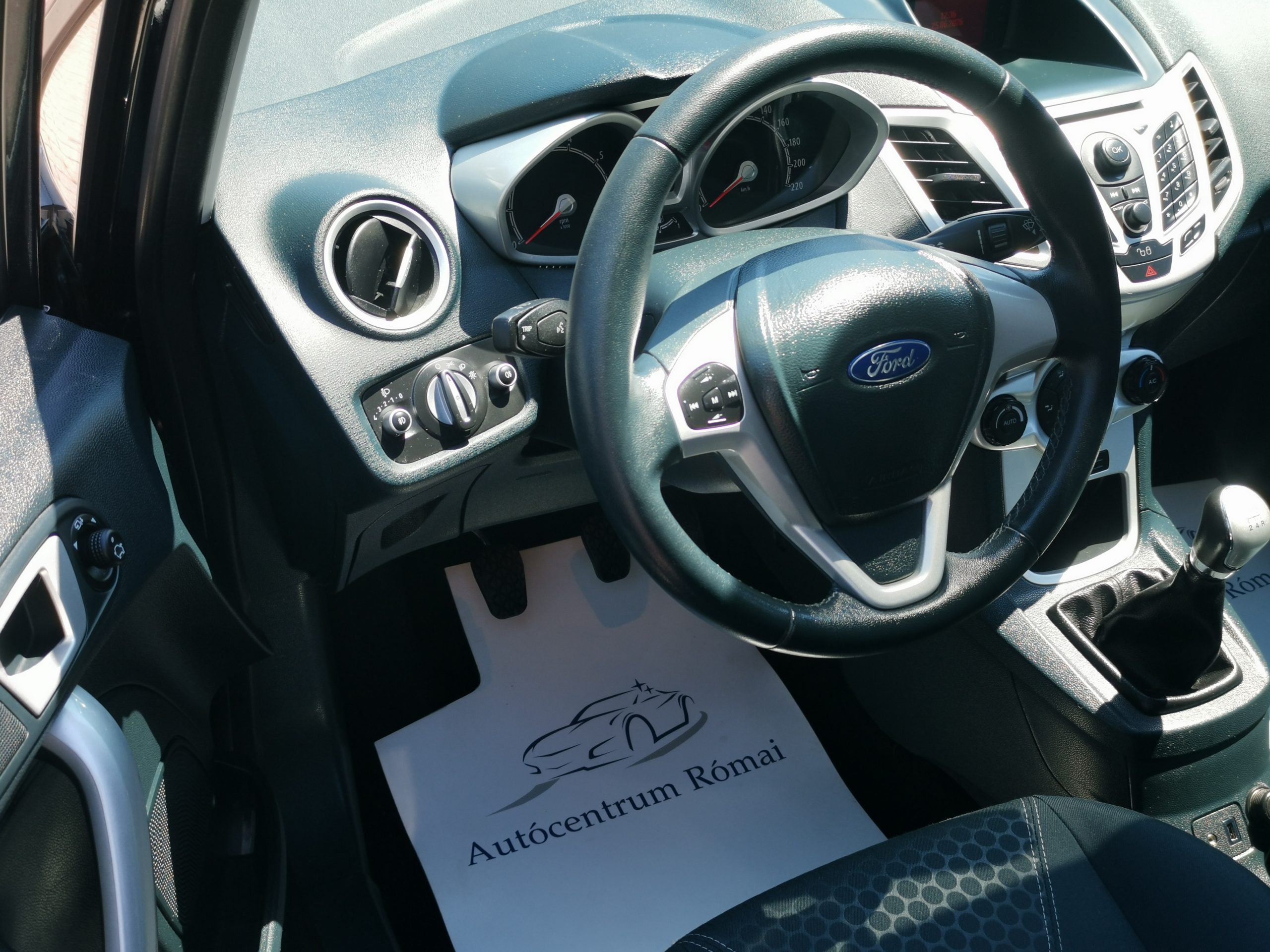 FORD FIESTA 1.25 Titanium 122.000km! Szervizkönyv! DIGIT KLÍMA. PARKRADAR. ÜLÉSFŰTÉS