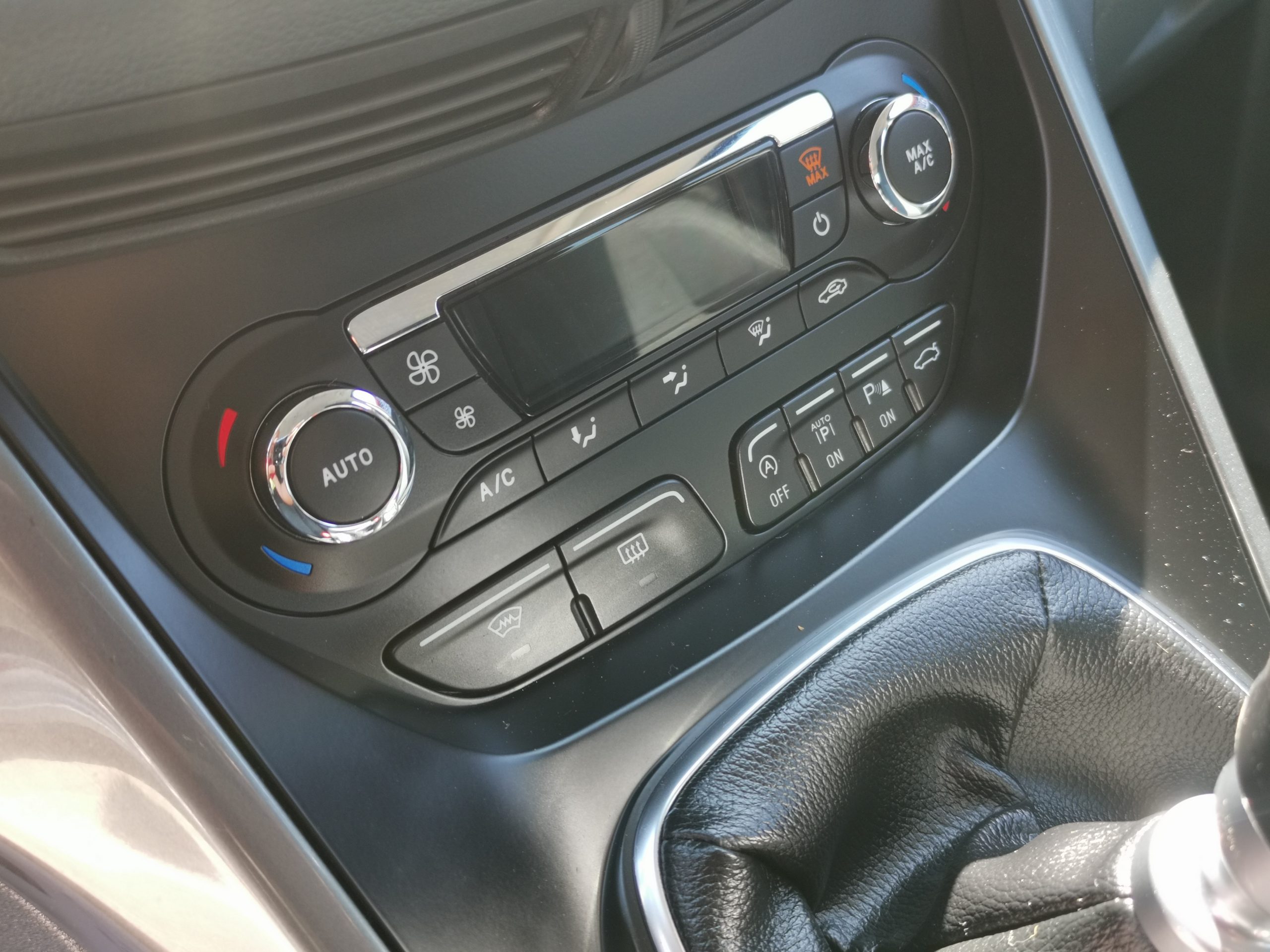 FORD C-MAX Grand1.6 SCTi EcoBoost Titanium Szervizkönyv! TEMPOMAT. KAMERA. ÜLÉSFŰTÉS. VONÓHOROG