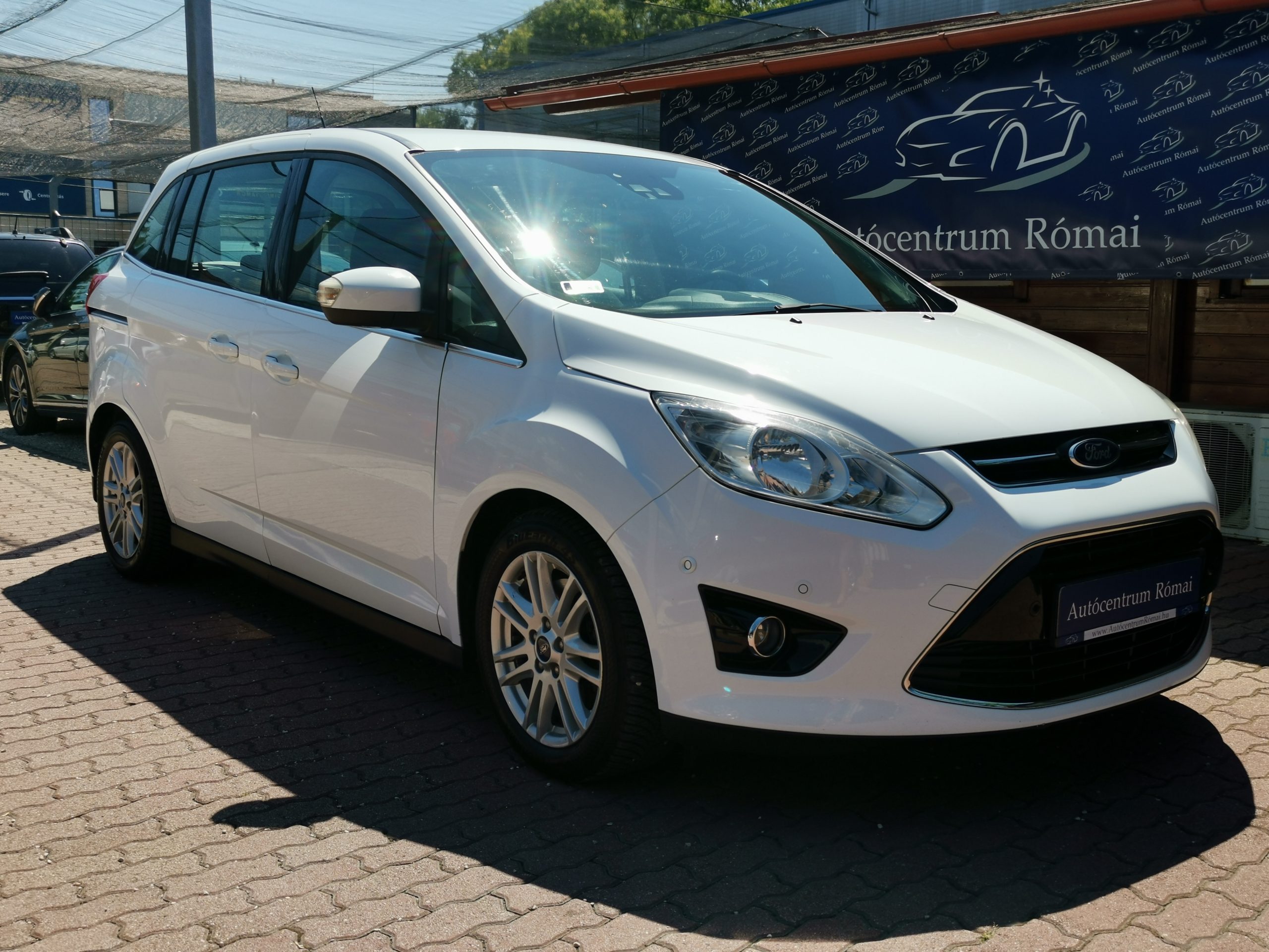 FORD C-MAX Grand1.6 SCTi EcoBoost Titanium Szervizkönyv! TEMPOMAT. KAMERA. ÜLÉSFŰTÉS. VONÓHOROG