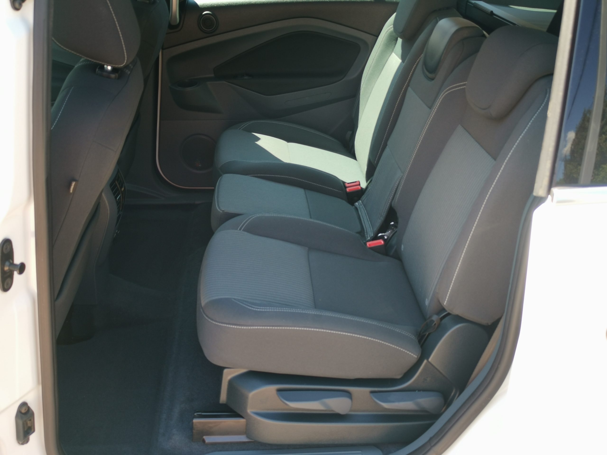 FORD C-MAX Grand1.6 SCTi EcoBoost Titanium Szervizkönyv! TEMPOMAT. KAMERA. ÜLÉSFŰTÉS. VONÓHOROG