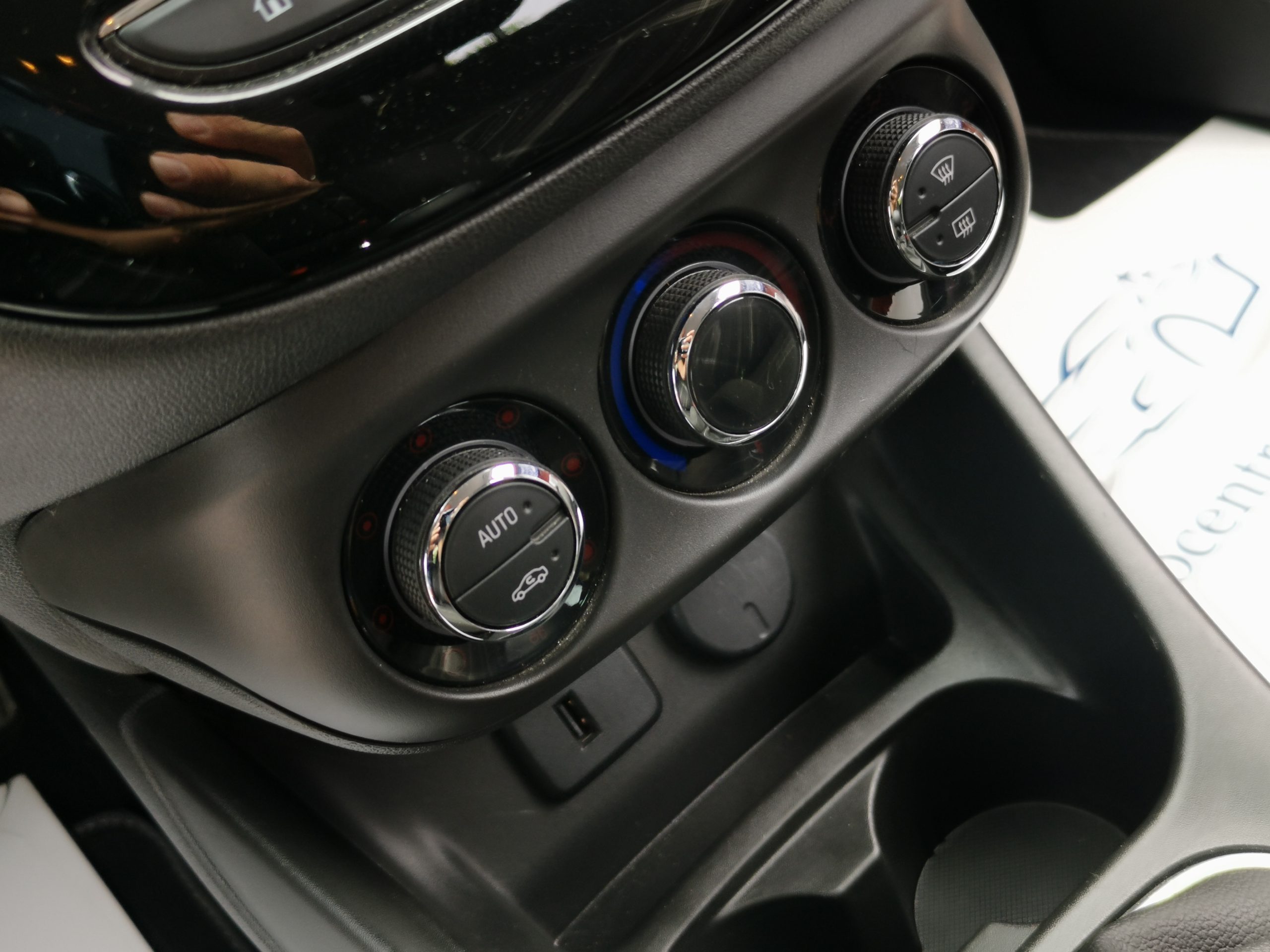 OPEL CORSA E 1.4 Enjoy MO.-i. 1. Tulaj. Szervizkönyv! DIGIT KLÍMA. TEMPOMAT. PARKRADAR. ÜLÉSFŰTÉS