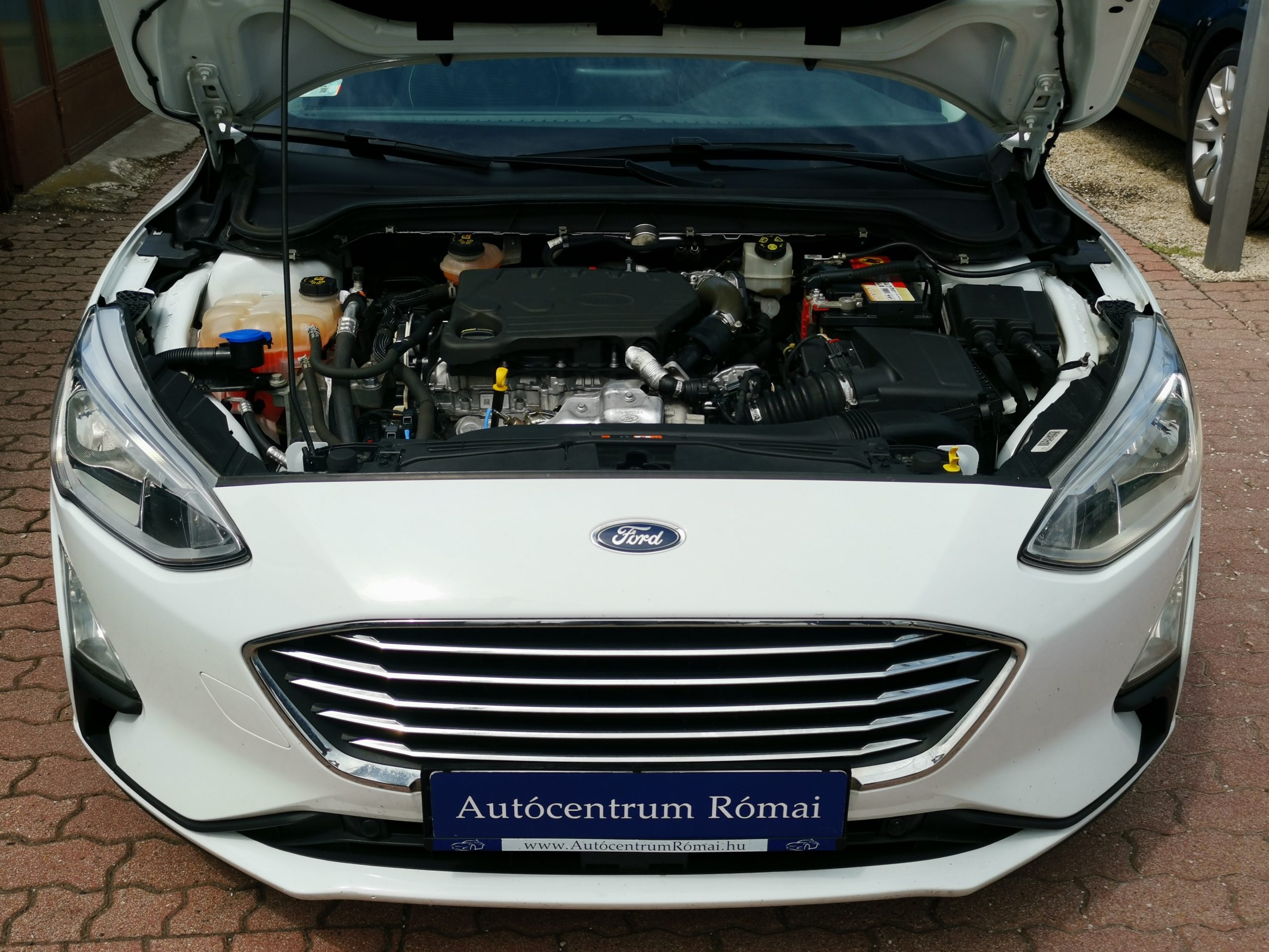 FORD FOCUS 1.5 EcoBlue Titanium MO.-i.. Szervizkönyv! TEMPOMAT. PARKRADAR. ÜLSÉFŰTÉS. ALUFELNI