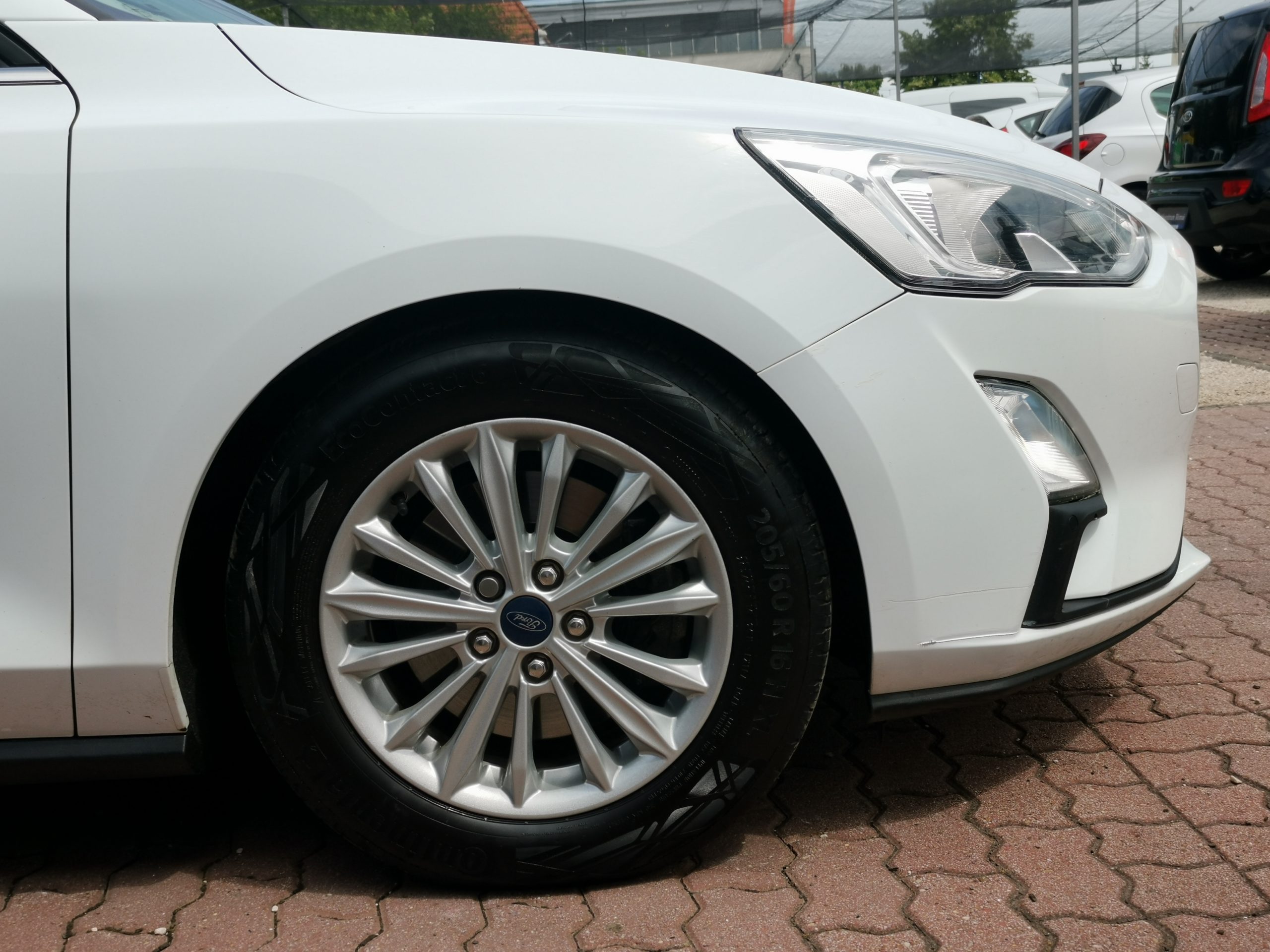 FORD FOCUS 1.5 EcoBlue Titanium MO.-i.. Szervizkönyv! TEMPOMAT. PARKRADAR. ÜLSÉFŰTÉS. ALUFELNI