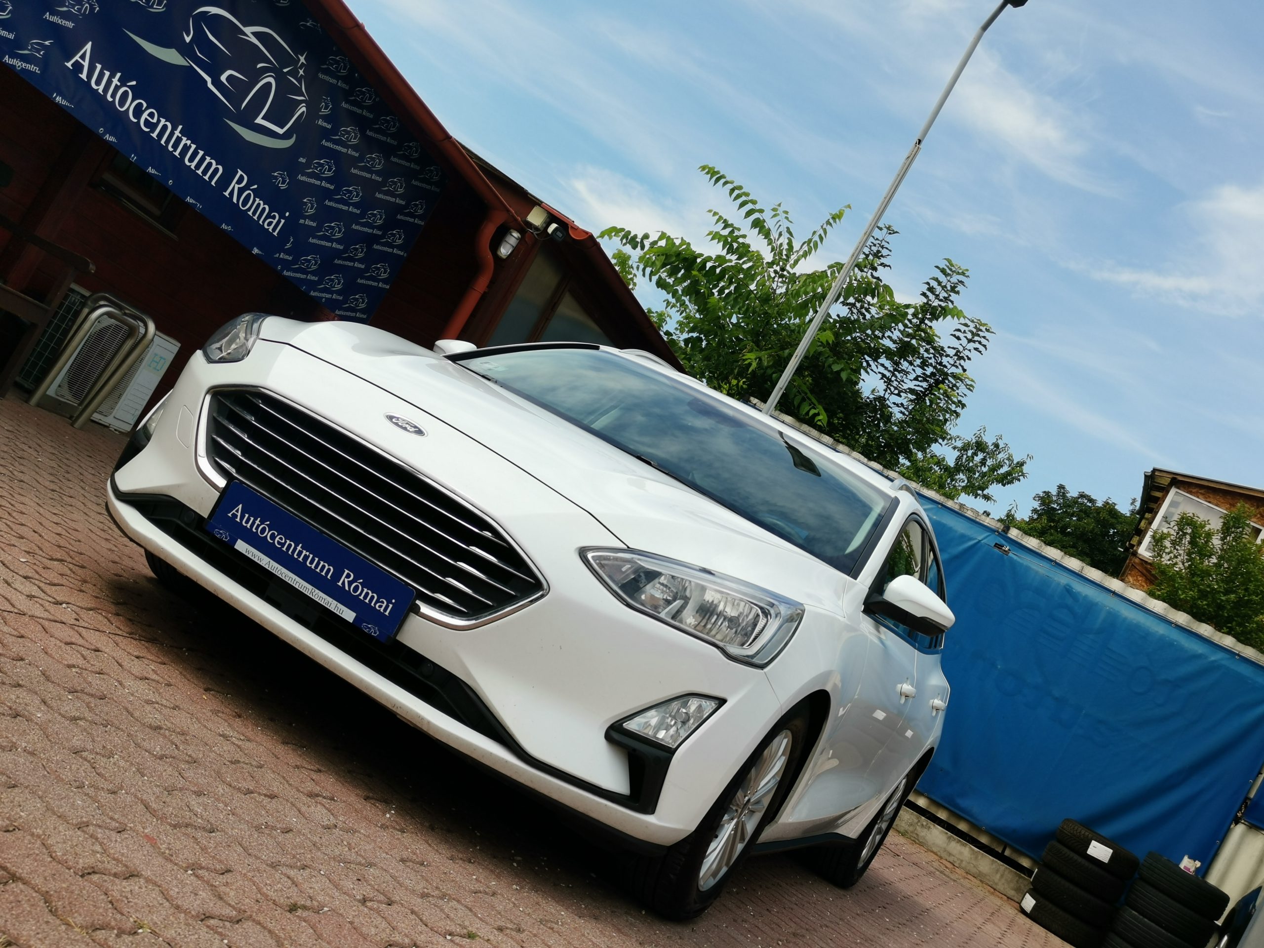 FORD FOCUS 1.5 EcoBlue Titanium MO.-i.. Szervizkönyv! TEMPOMAT. PARKRADAR. ÜLSÉFŰTÉS. ALUFELNI