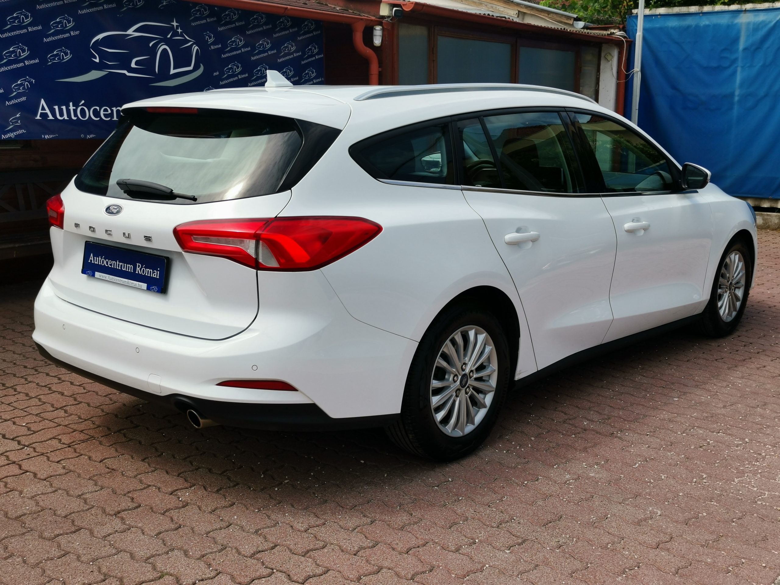 FORD FOCUS 1.5 EcoBlue Titanium MO.-i.. Szervizkönyv! TEMPOMAT. PARKRADAR. ÜLSÉFŰTÉS. ALUFELNI