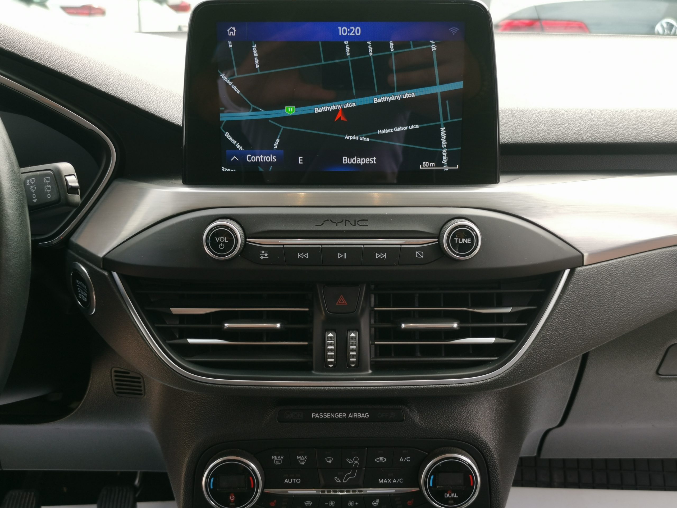 FORD FOCUS 1.5 EcoBlue Titanium MO.-i.. Szervizkönyv! TEMPOMAT. PARKRADAR. ÜLSÉFŰTÉS. ALUFELNI