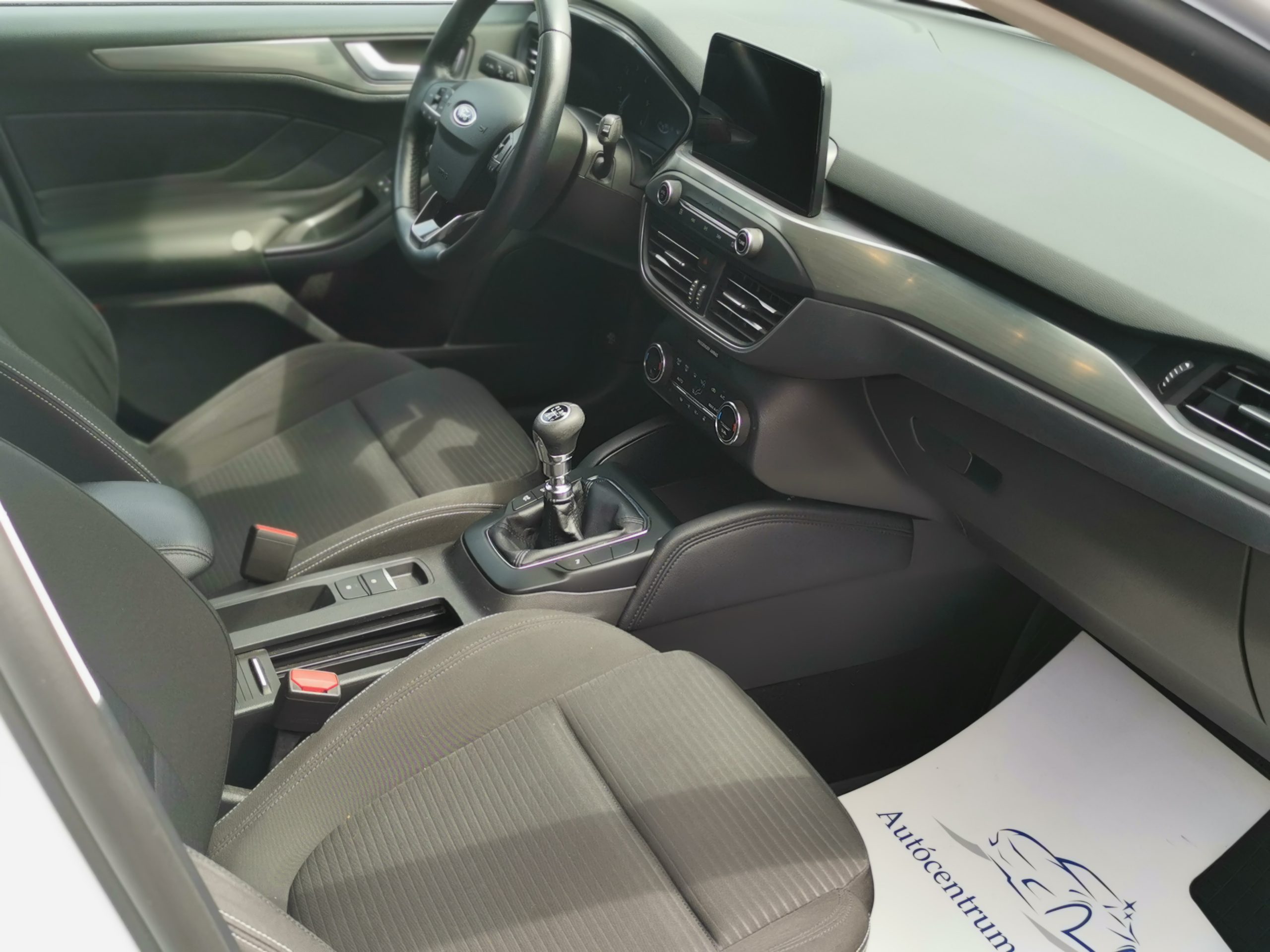 FORD FOCUS 1.5 EcoBlue Titanium MO.-i.. Szervizkönyv! TEMPOMAT. PARKRADAR. ÜLSÉFŰTÉS. ALUFELNI
