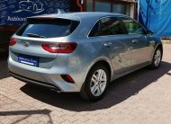 KIA CEE'D Ceed 1.6 CRDi HP Gold MO.-i. 1. Tulaj. Szervizkönyv! ÁFÁ-s! TEMPOMAT. KAMERA. PARKRADAR. ÜLÉSFŰTÉS