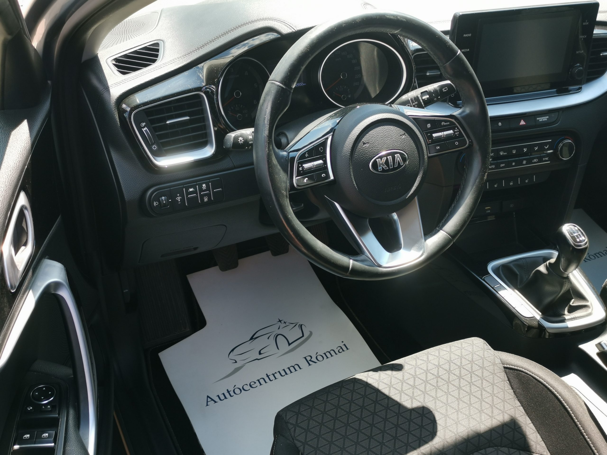 KIA CEE'D Ceed 1.6 CRDi HP Gold MO.-i. 1. Tulaj. Szervizkönyv! ÁFÁ-s! TEMPOMAT. KAMERA. PARKRADAR. ÜLÉSFŰTÉS