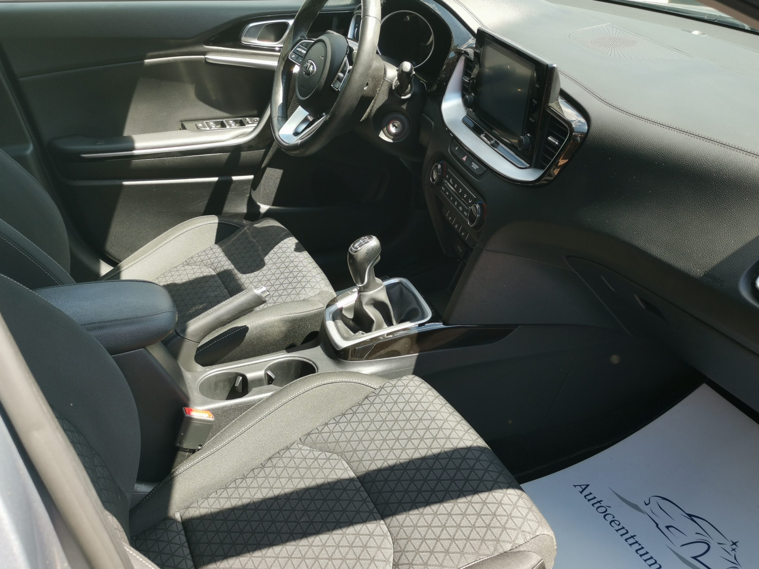 KIA CEE'D Ceed 1.6 CRDi HP Gold MO.-i. 1. Tulaj. Szervizkönyv! ÁFÁ-s! TEMPOMAT. KAMERA. PARKRADAR. ÜLÉSFŰTÉS