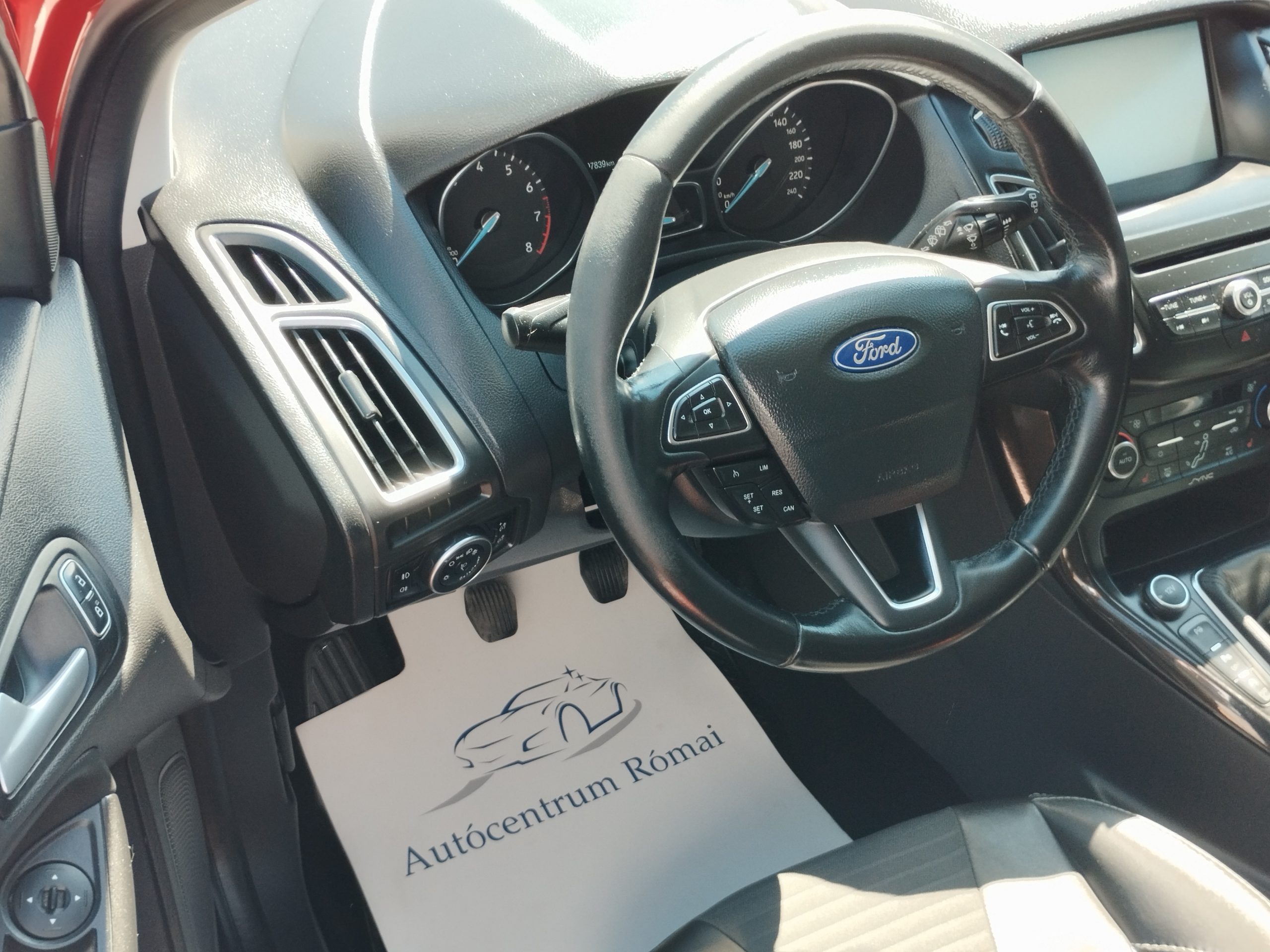 FORD FOCUS 1.5 EcoBoost Titanium S S Szervizkönyv! FÉLBŐR BELSŐ. NAVIGÁCIÓ. KAMERA. TEMPOMAT