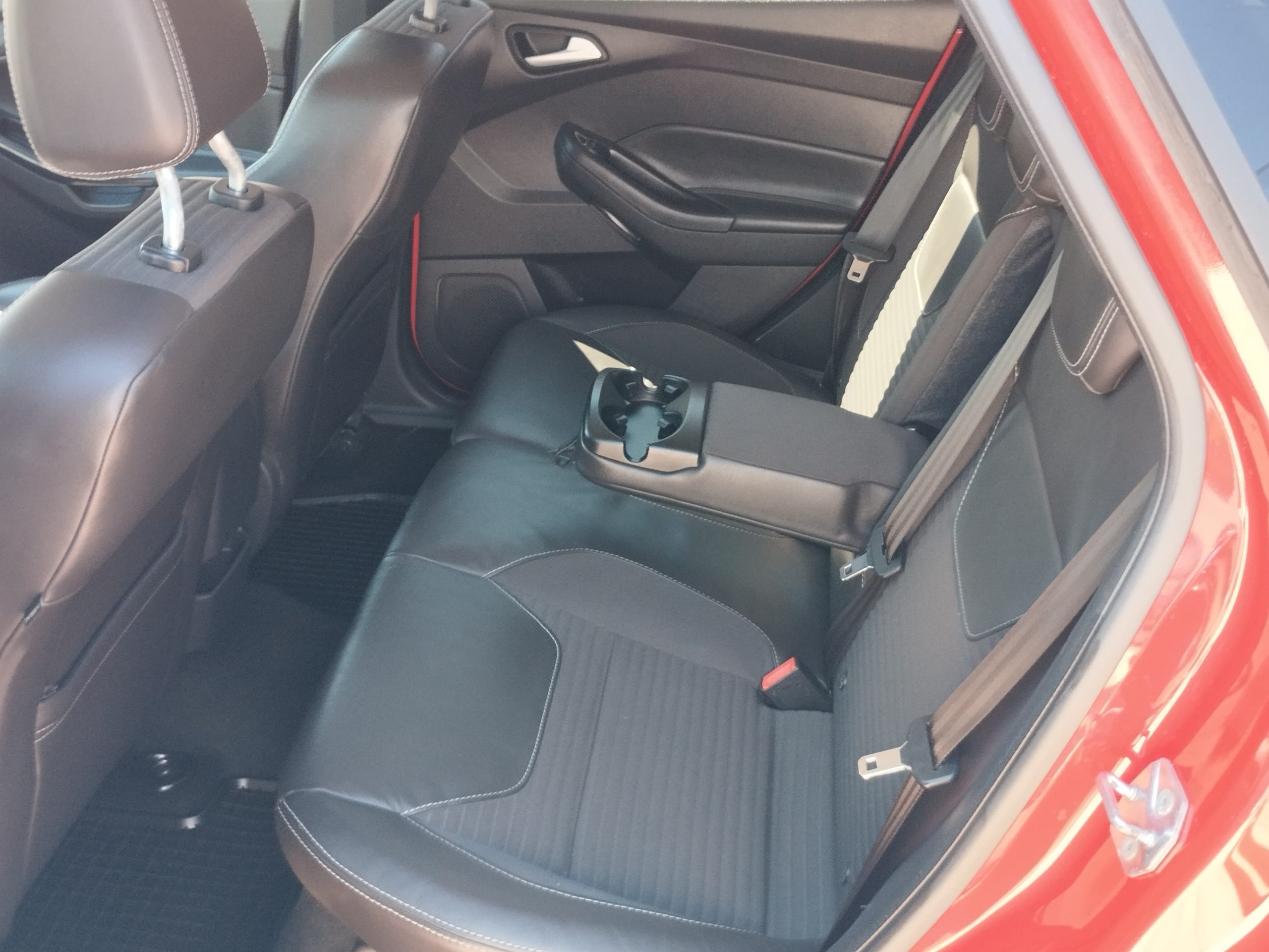 FORD FOCUS 1.5 EcoBoost Titanium S S Szervizkönyv! FÉLBŐR BELSŐ. NAVIGÁCIÓ. KAMERA. TEMPOMAT