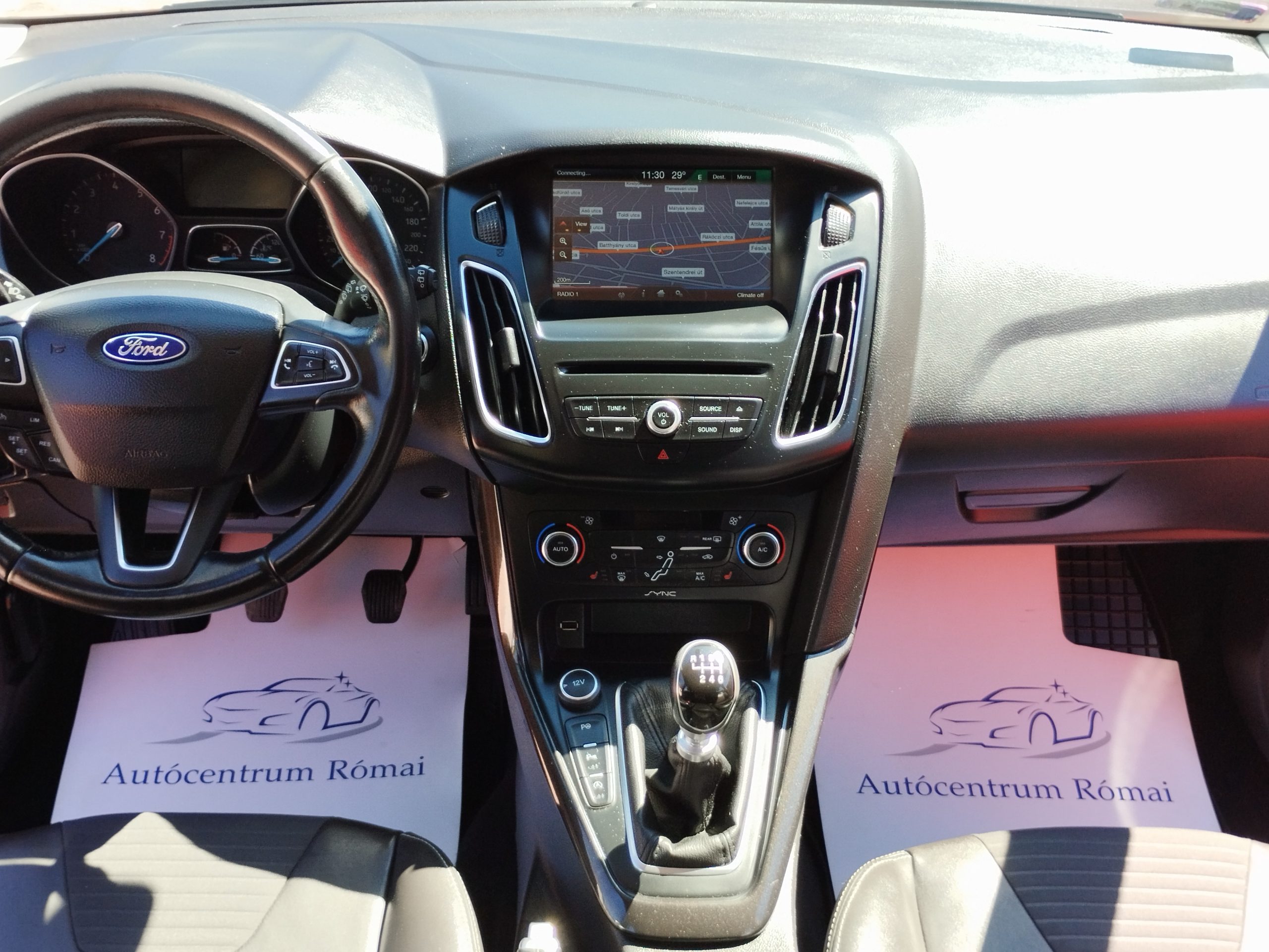 FORD FOCUS 1.5 EcoBoost Titanium S S Szervizkönyv! FÉLBŐR BELSŐ. NAVIGÁCIÓ. KAMERA. TEMPOMAT
