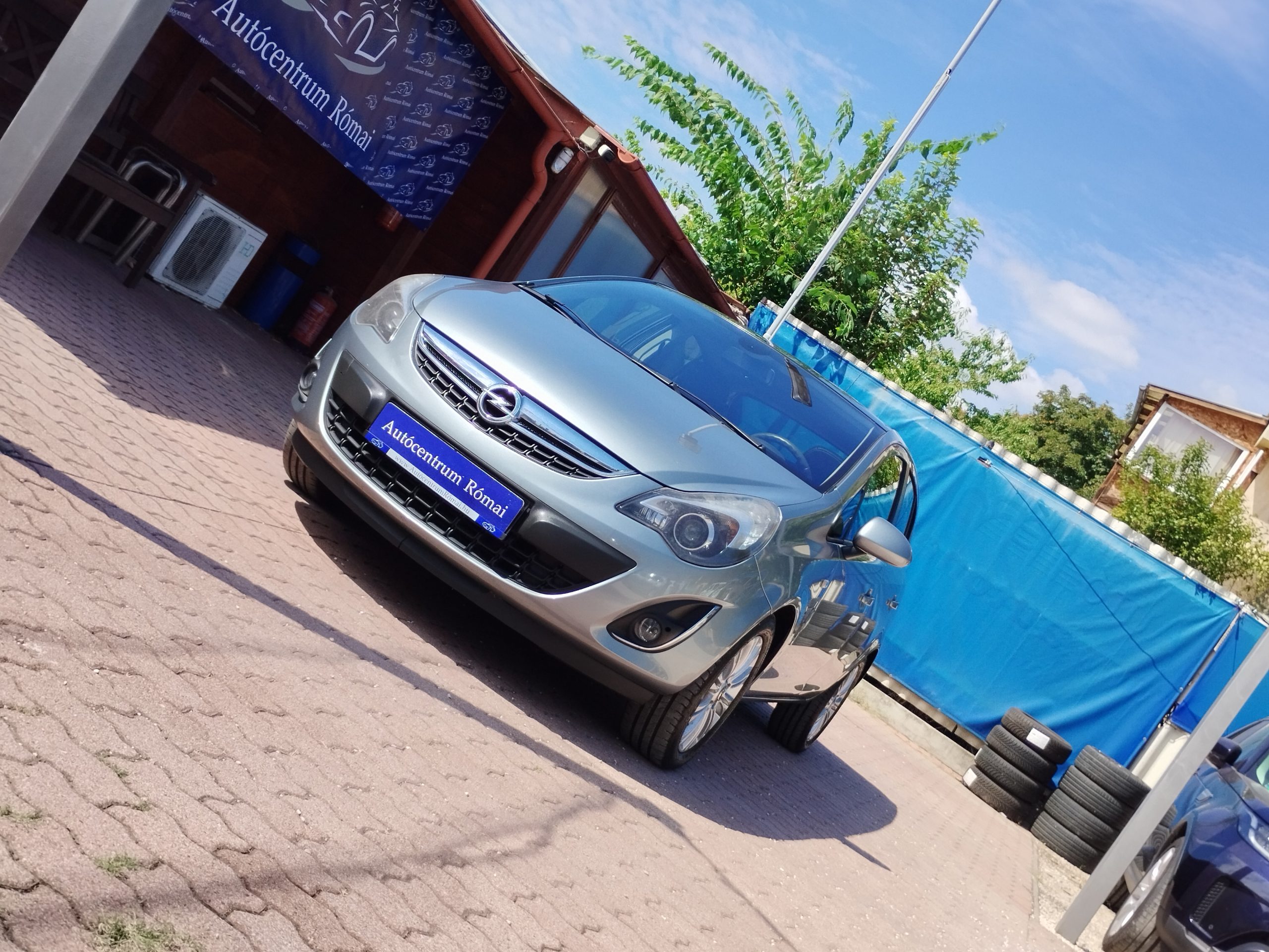 OPEL CORSA D 1.4 T Cosmo Start-Stop 2. Tulaj. 120LE. PANORÁMA TETŐ. NAVIGÁCIÓ. FÉLBŐR BELSŐ. TEMPOMAT