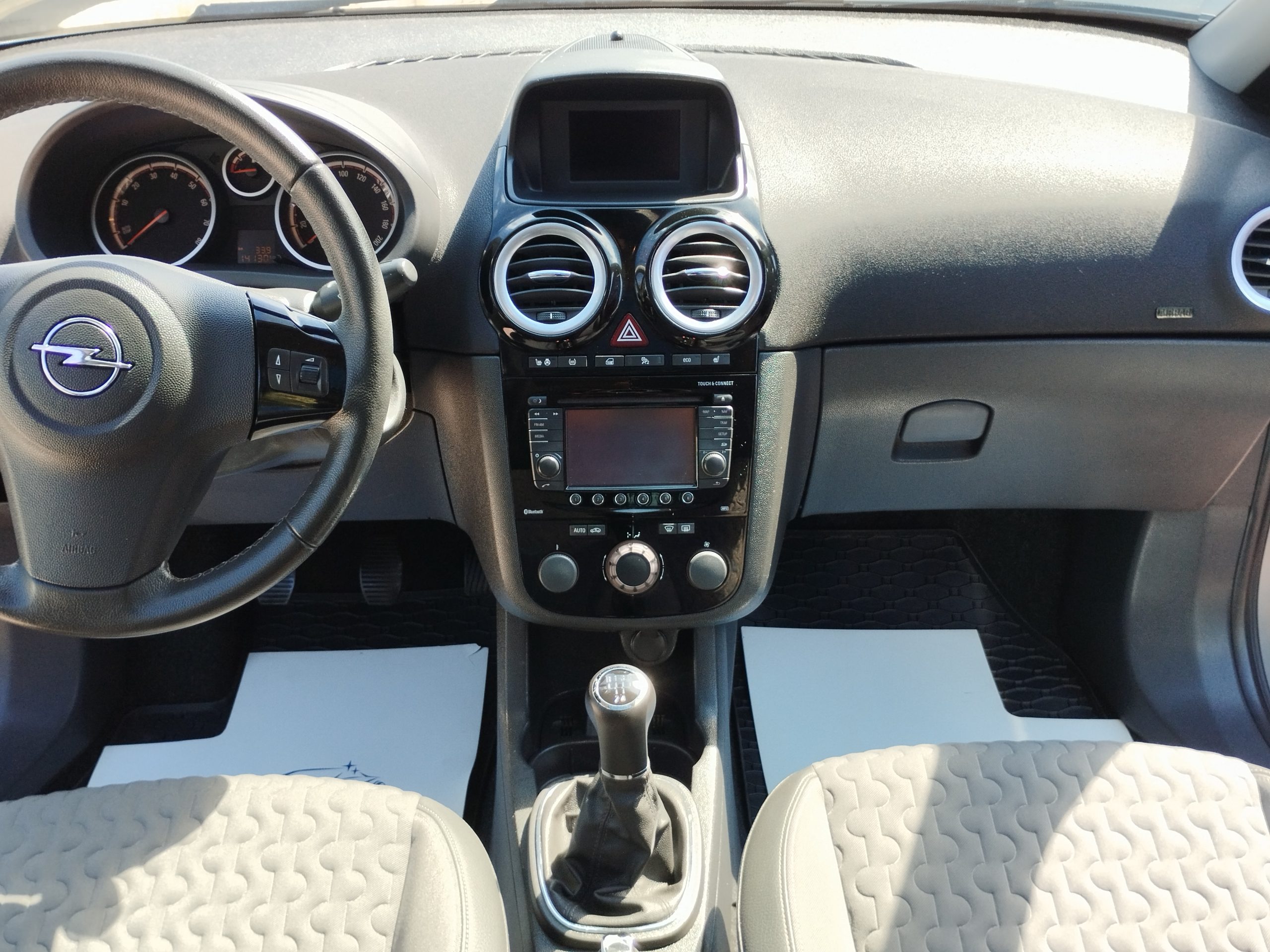 OPEL CORSA D 1.4 T Cosmo Start-Stop 2. Tulaj. 120LE. PANORÁMA TETŐ. NAVIGÁCIÓ. FÉLBŐR BELSŐ. TEMPOMAT