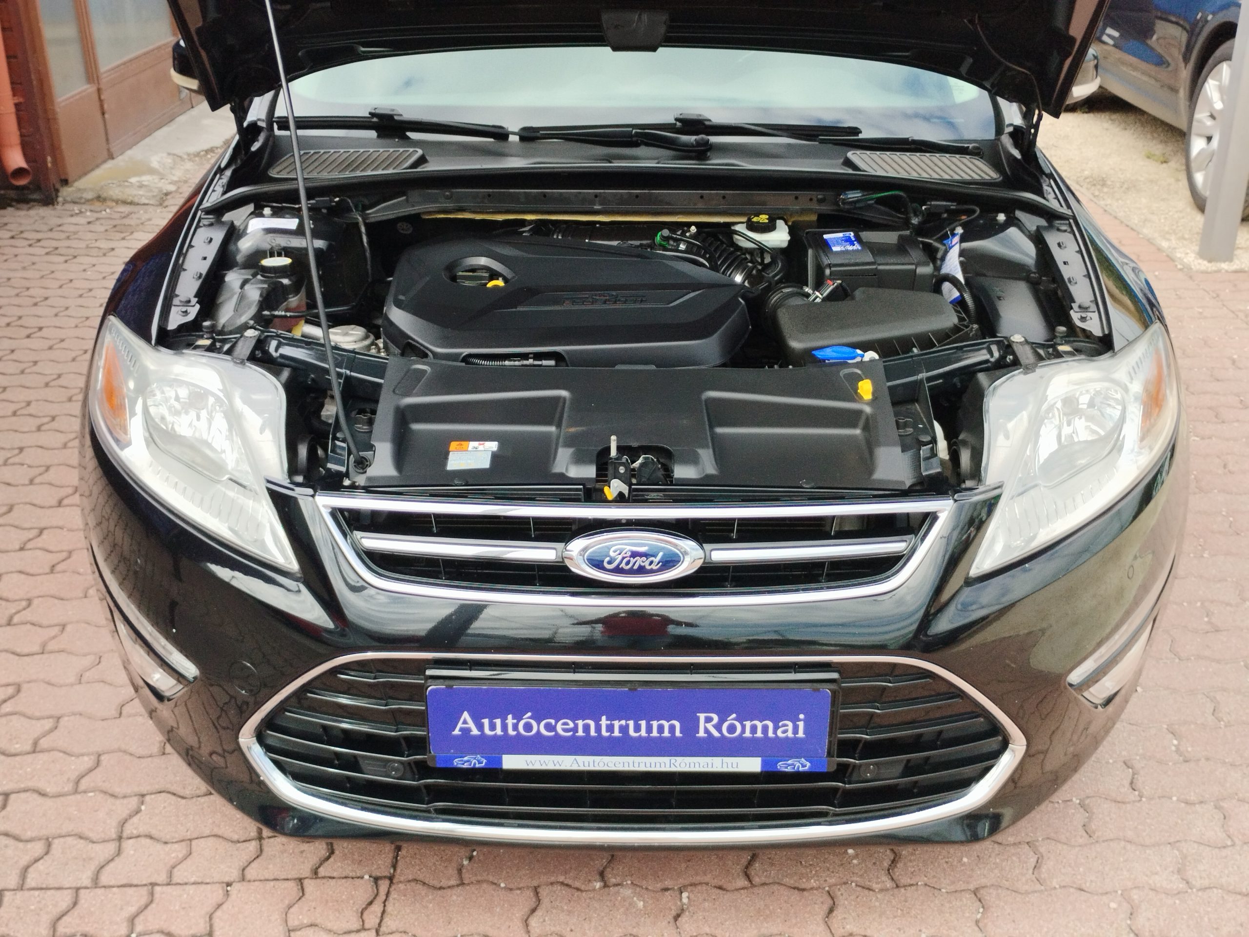 FORD MONDEO 1.6 EcoBoost Titanium 2. Tulaj. Szervizkönyv! NAPFÉNYTETŐ. TEMPOMAT. NAVI. VONÓHOROG
