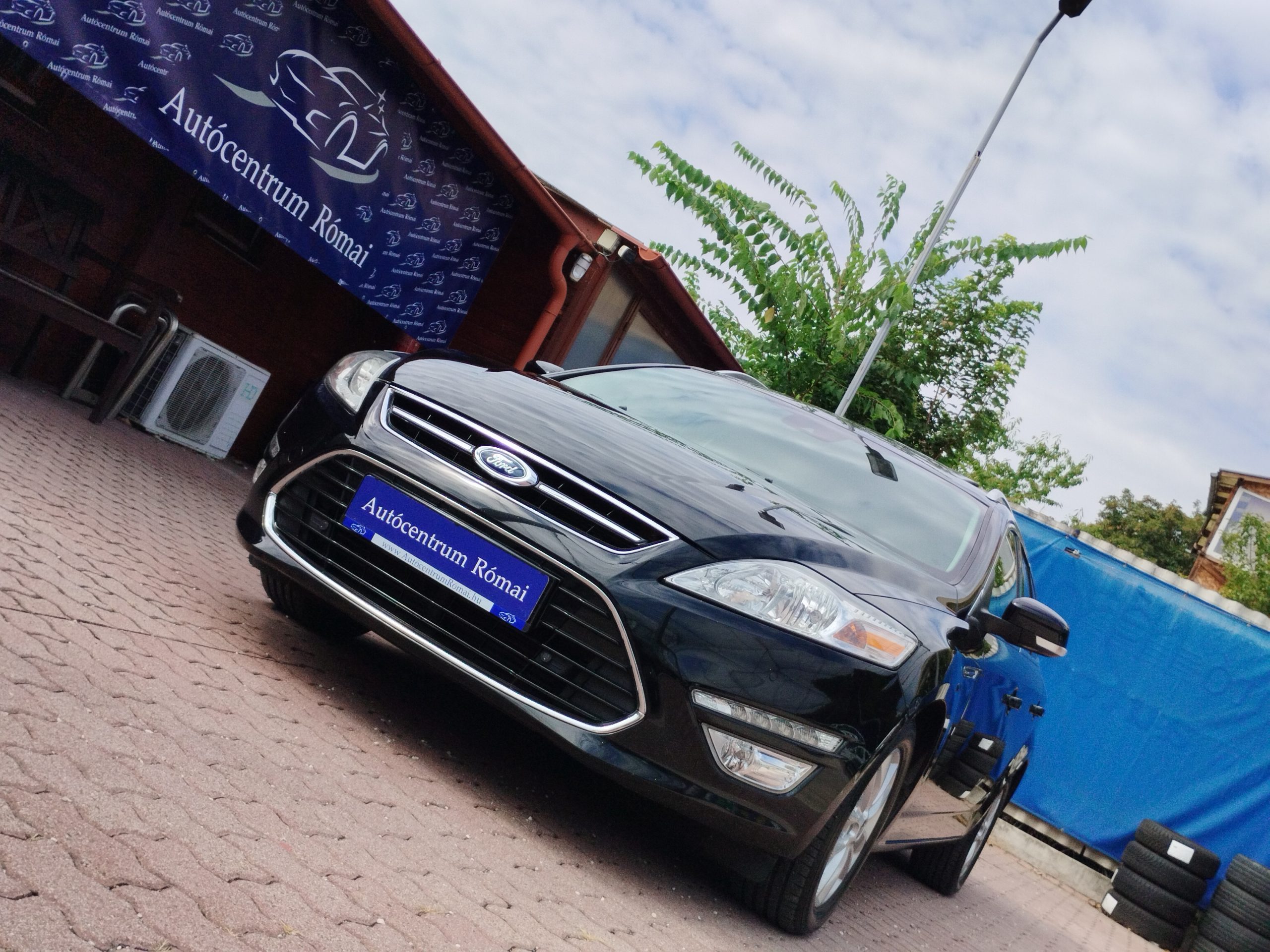 FORD MONDEO 1.6 EcoBoost Titanium 2. Tulaj. Szervizkönyv! NAPFÉNYTETŐ. TEMPOMAT. NAVI. VONÓHOROG