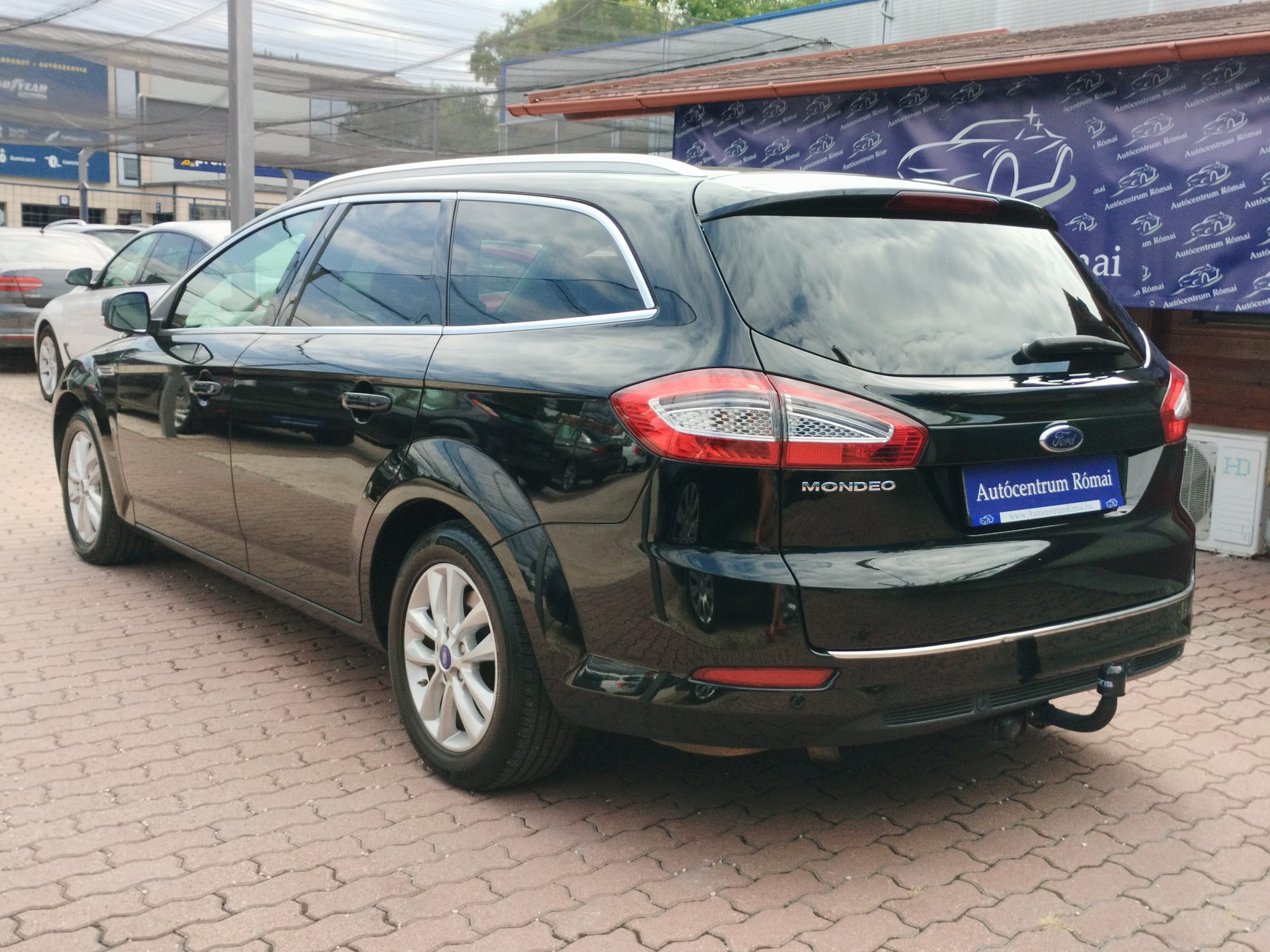 FORD MONDEO 1.6 EcoBoost Titanium 2. Tulaj. Szervizkönyv! NAPFÉNYTETŐ. TEMPOMAT. NAVI. VONÓHOROG
