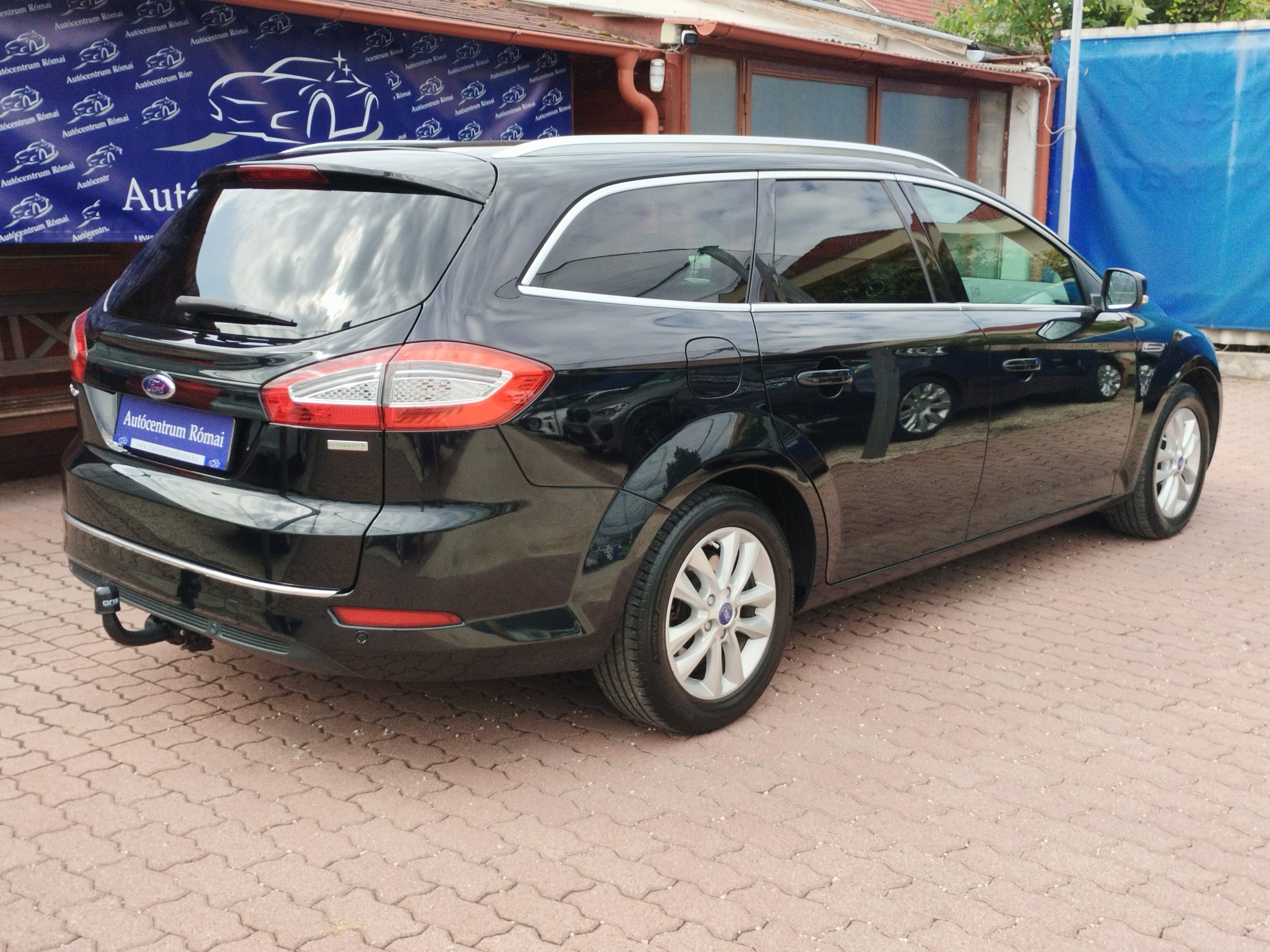 FORD MONDEO 1.6 EcoBoost Titanium 2. Tulaj. Szervizkönyv! NAPFÉNYTETŐ. TEMPOMAT. NAVI. VONÓHOROG
