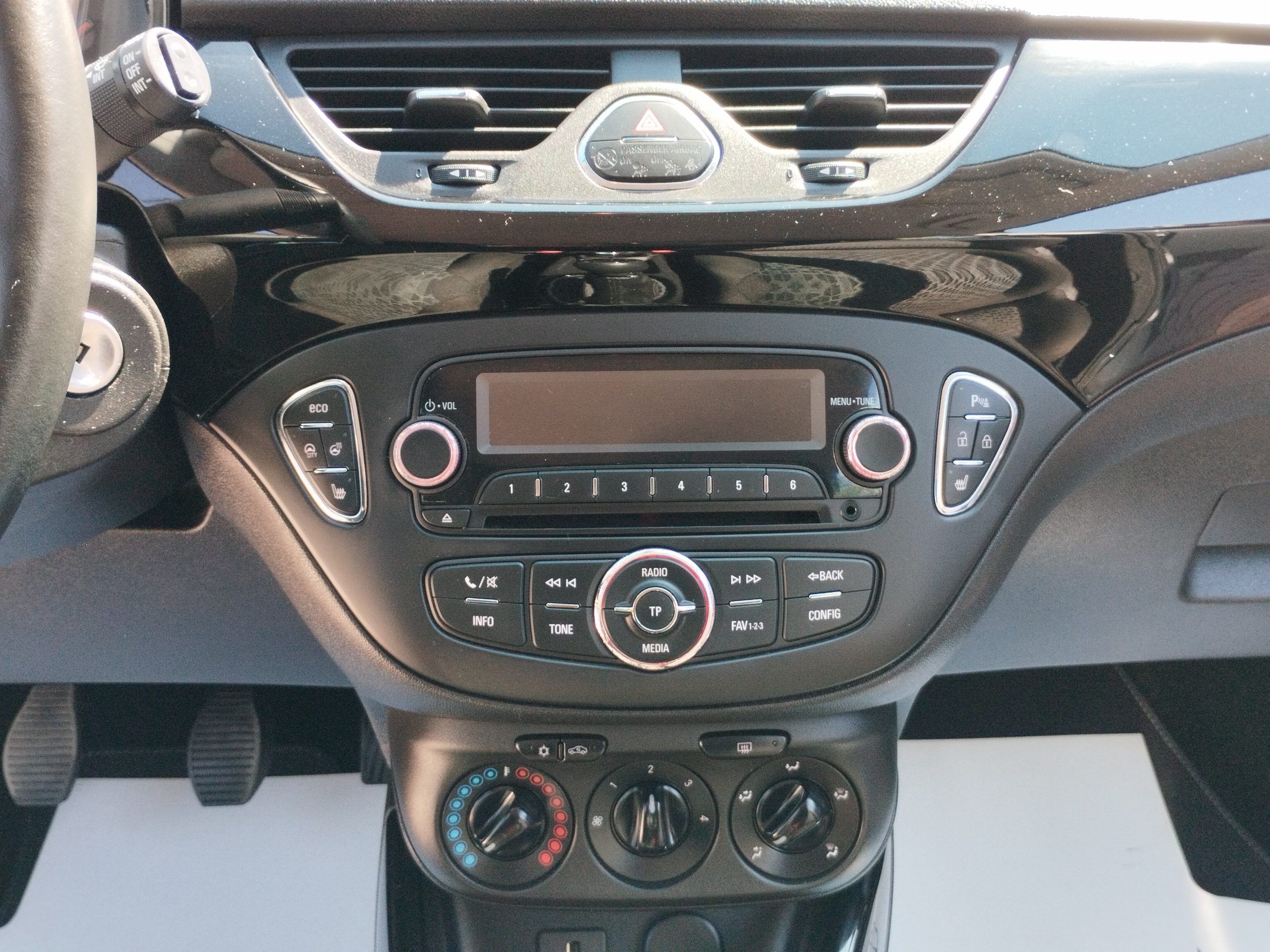 OPEL CORSA E 1.4 Drive Start-Stop 2. Tulaj. Szervizkönyv! KLÍMA. TEMPOMAT. PARKRADAR. ÜLÉSFŰTÉS