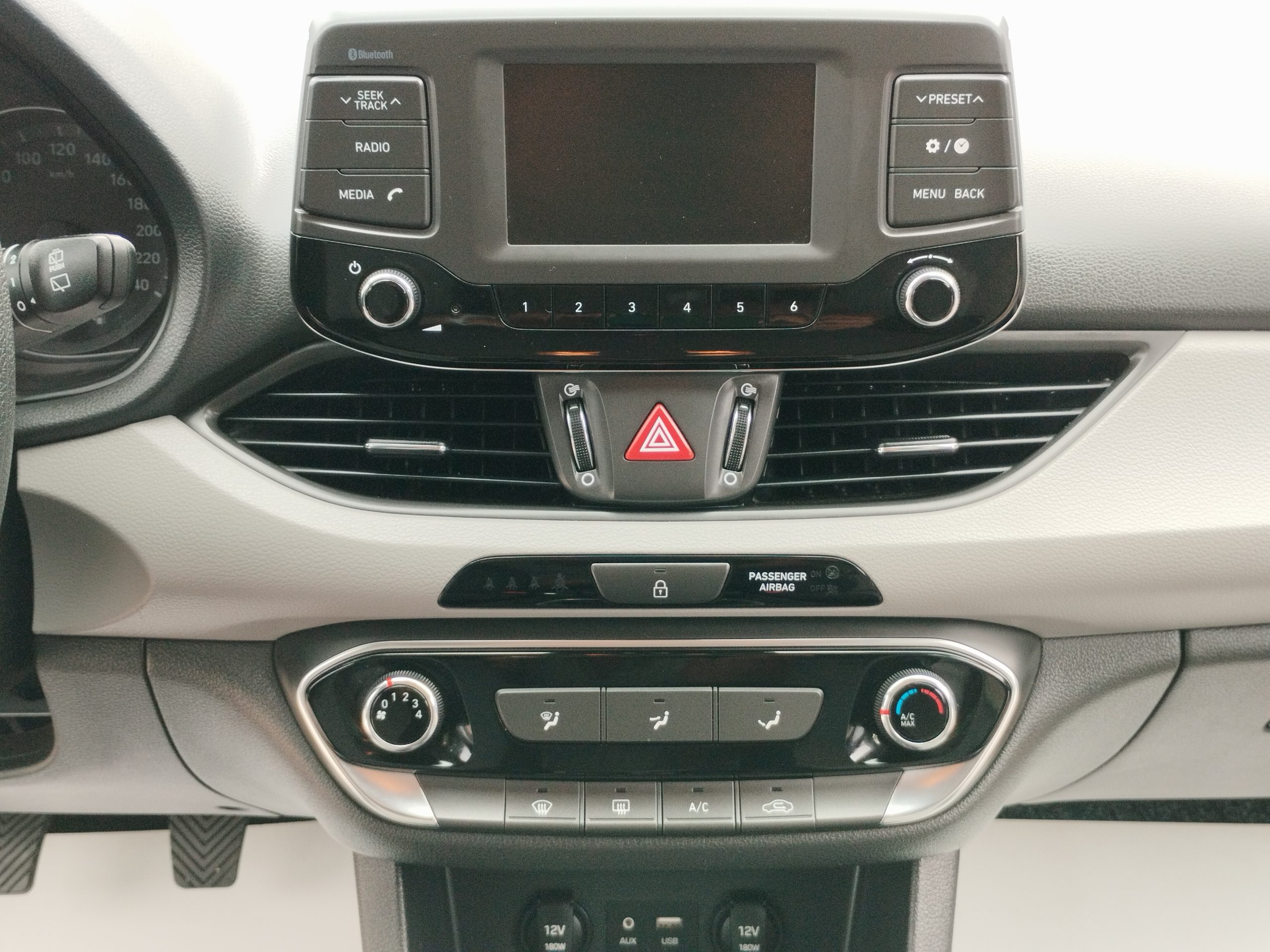 HYUNDAI I30 1.4 MPi Comfort 107.000km! 1. Tulaj. Szervizkönyv! KLÍMA. TEMPOMAT. KÖDLÁMPA