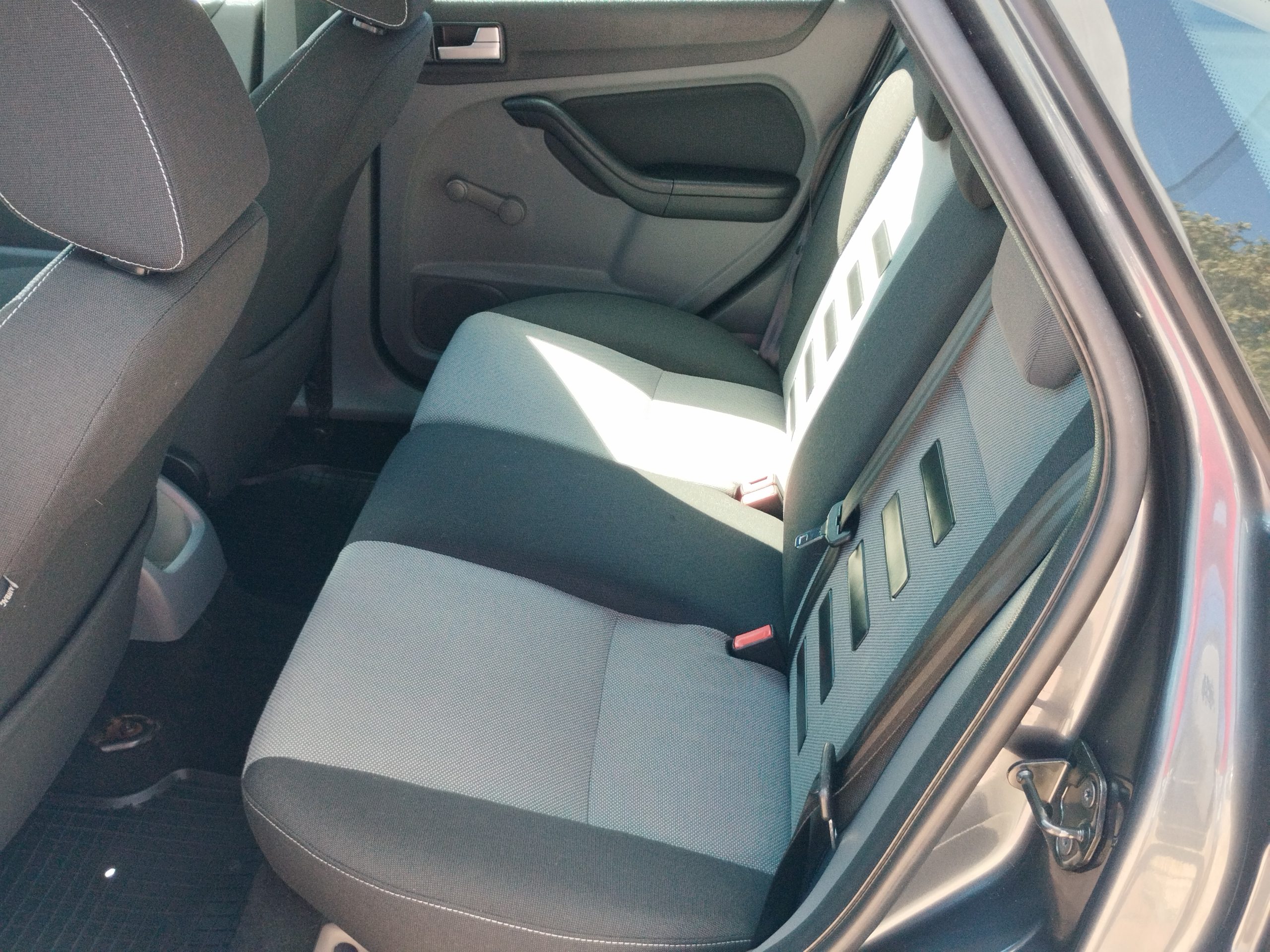 FORD FOCUS 1.6 Fresh EURO5 2. Tulaj. KLÍMA. SZÉLVÉDŐFŰTÉS. ELEKTROMOS ABLAK
