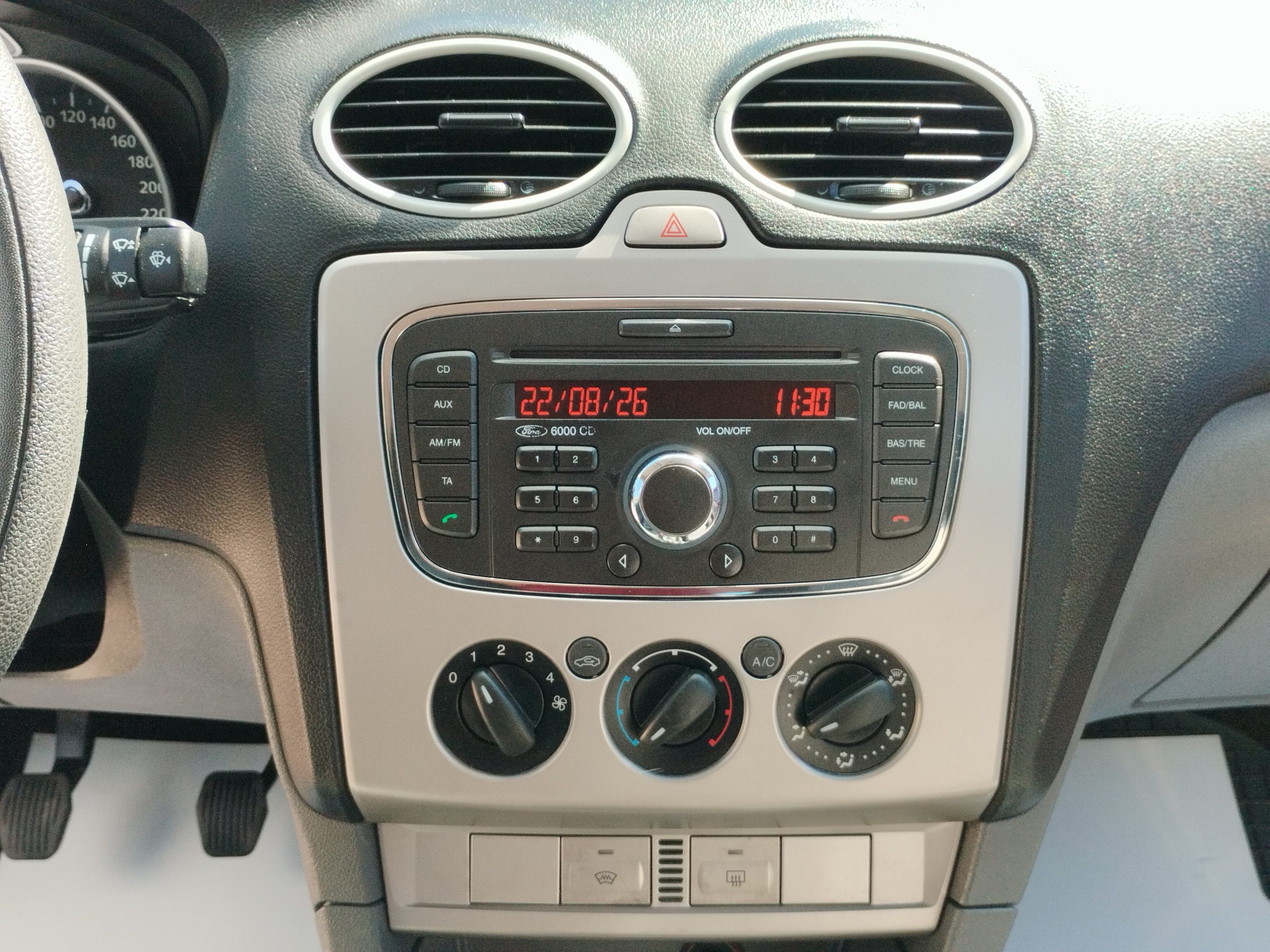 FORD FOCUS 1.6 Fresh EURO5 2. Tulaj. KLÍMA. SZÉLVÉDŐFŰTÉS. ELEKTROMOS ABLAK