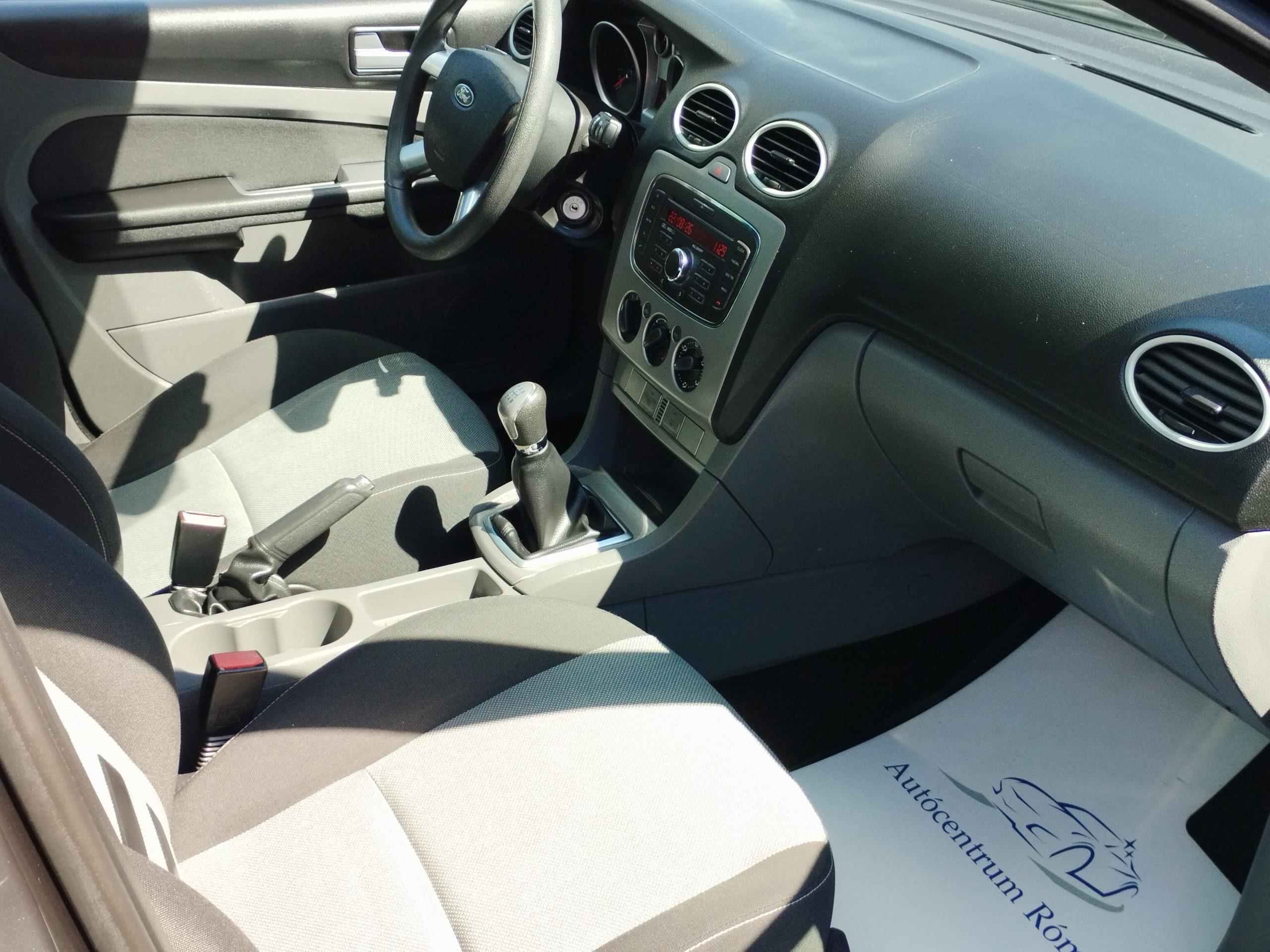 FORD FOCUS 1.6 Fresh EURO5 2. Tulaj. KLÍMA. SZÉLVÉDŐFŰTÉS. ELEKTROMOS ABLAK