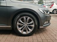 VOLKSWAGEN PASSAT VIII 2.0 TDI BMT Highline DSG MO.-i. 2 Tulaj. Szervizkönyv! PANORÁMA TETŐ. FÉLBŐR BELSŐ. KAMERA. NAVIGÁCIÓ