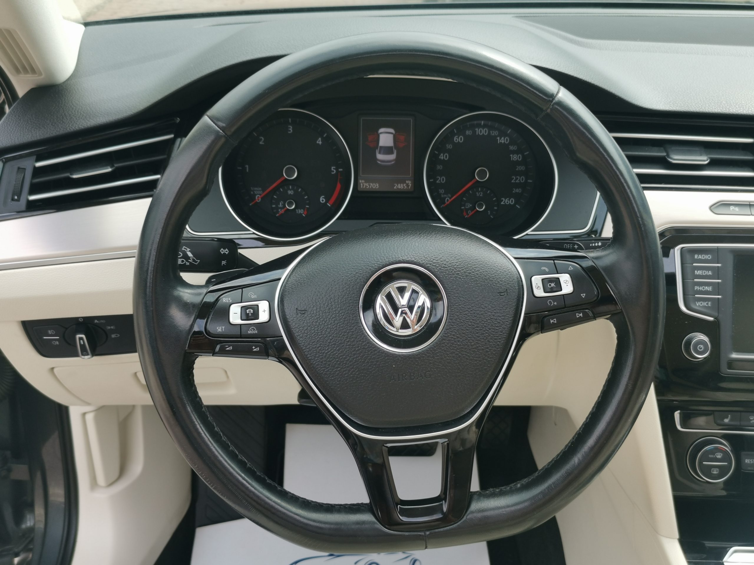 VOLKSWAGEN PASSAT VIII 2.0 TDI BMT Highline DSG MO.-i. 2 Tulaj. Szervizkönyv! PANORÁMA TETŐ. FÉLBŐR BELSŐ. KAMERA. NAVIGÁCIÓ
